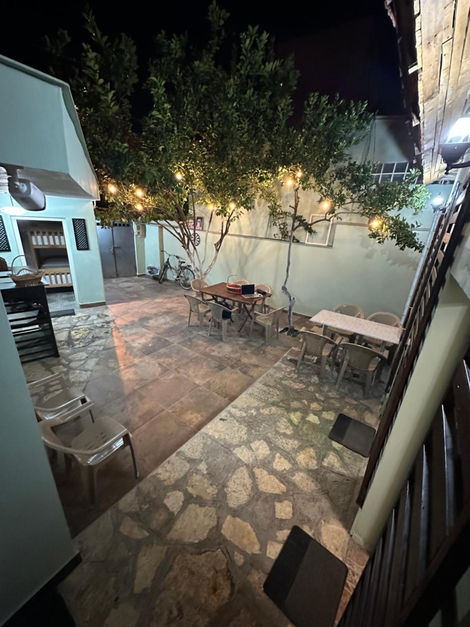 Tirana Lemon Breeze Hostel מראה חיצוני תמונה