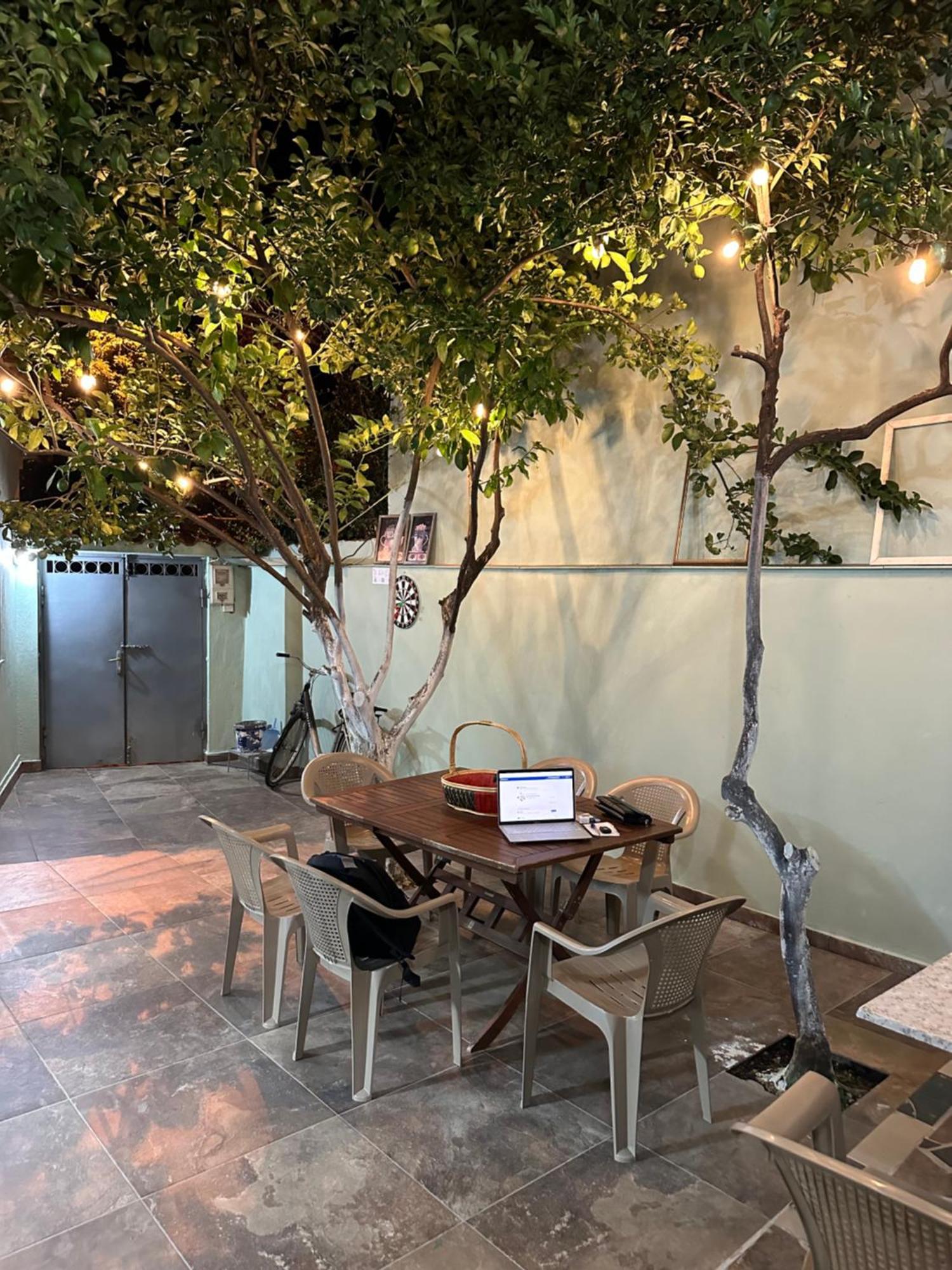 Tirana Lemon Breeze Hostel מראה חיצוני תמונה