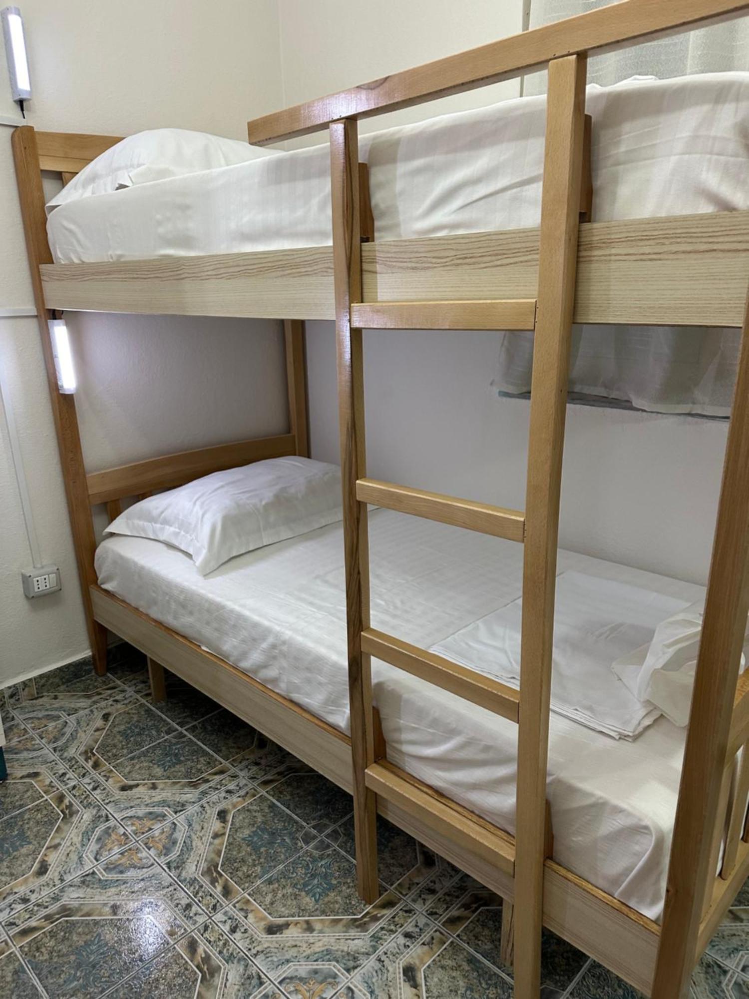 Tirana Lemon Breeze Hostel מראה חיצוני תמונה