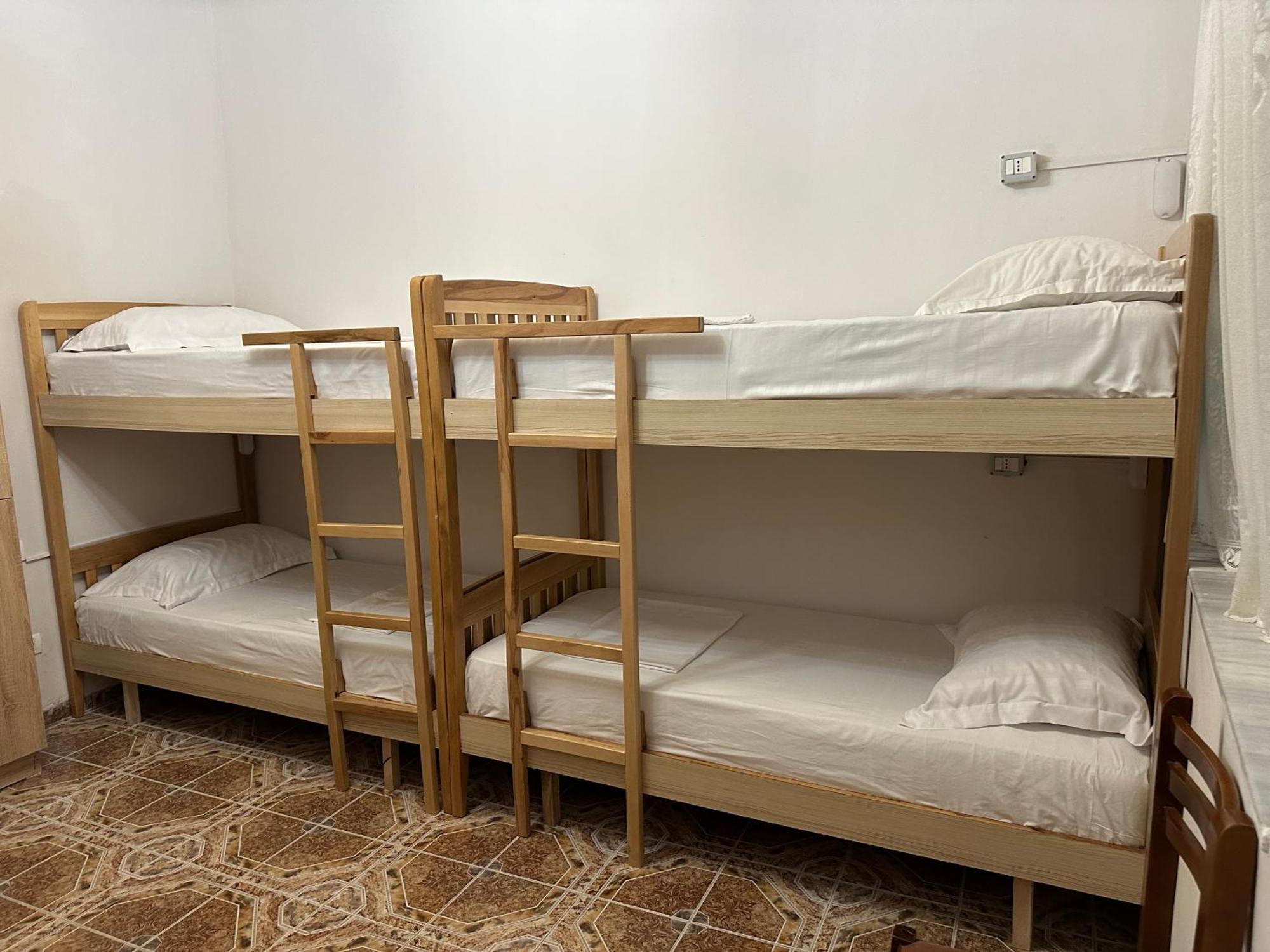 Tirana Lemon Breeze Hostel מראה חיצוני תמונה