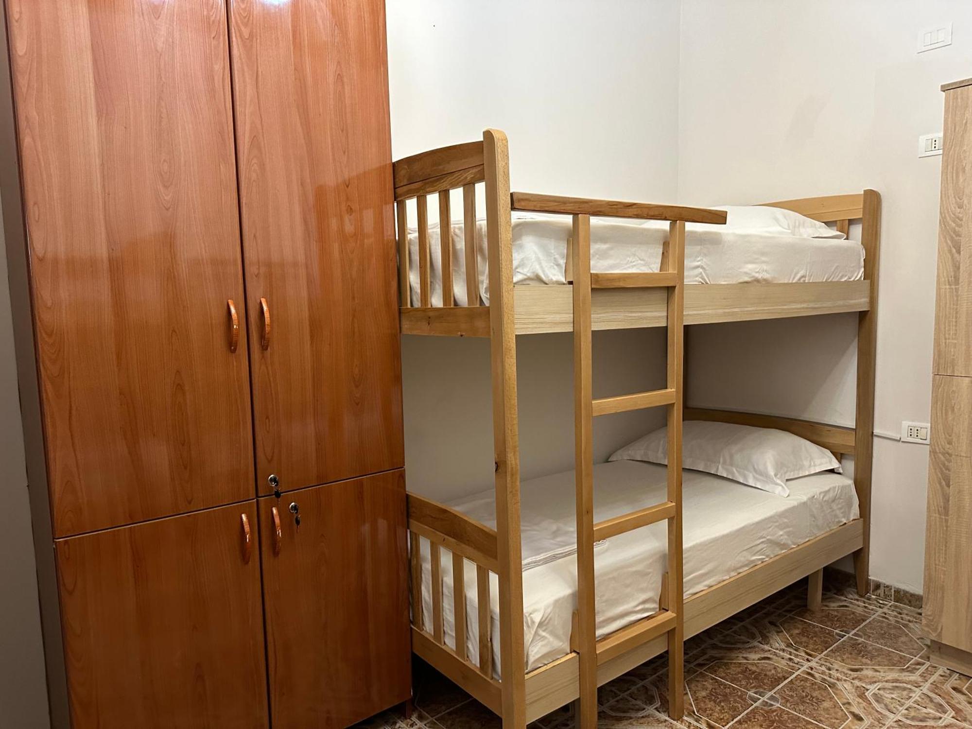 Tirana Lemon Breeze Hostel מראה חיצוני תמונה