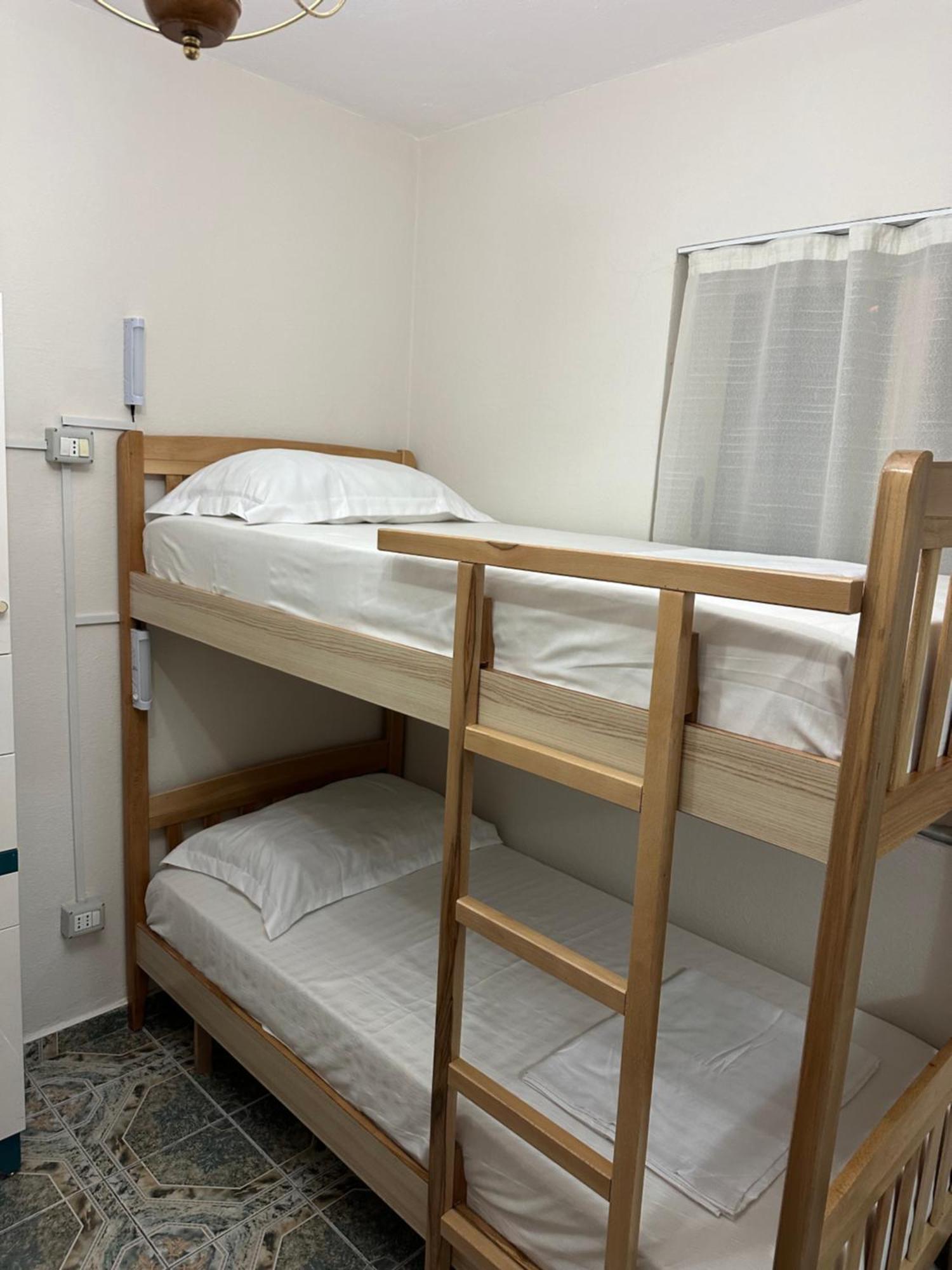 Tirana Lemon Breeze Hostel מראה חיצוני תמונה