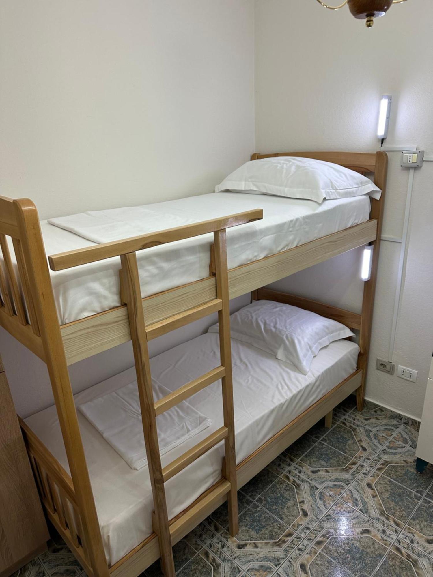 Tirana Lemon Breeze Hostel מראה חיצוני תמונה