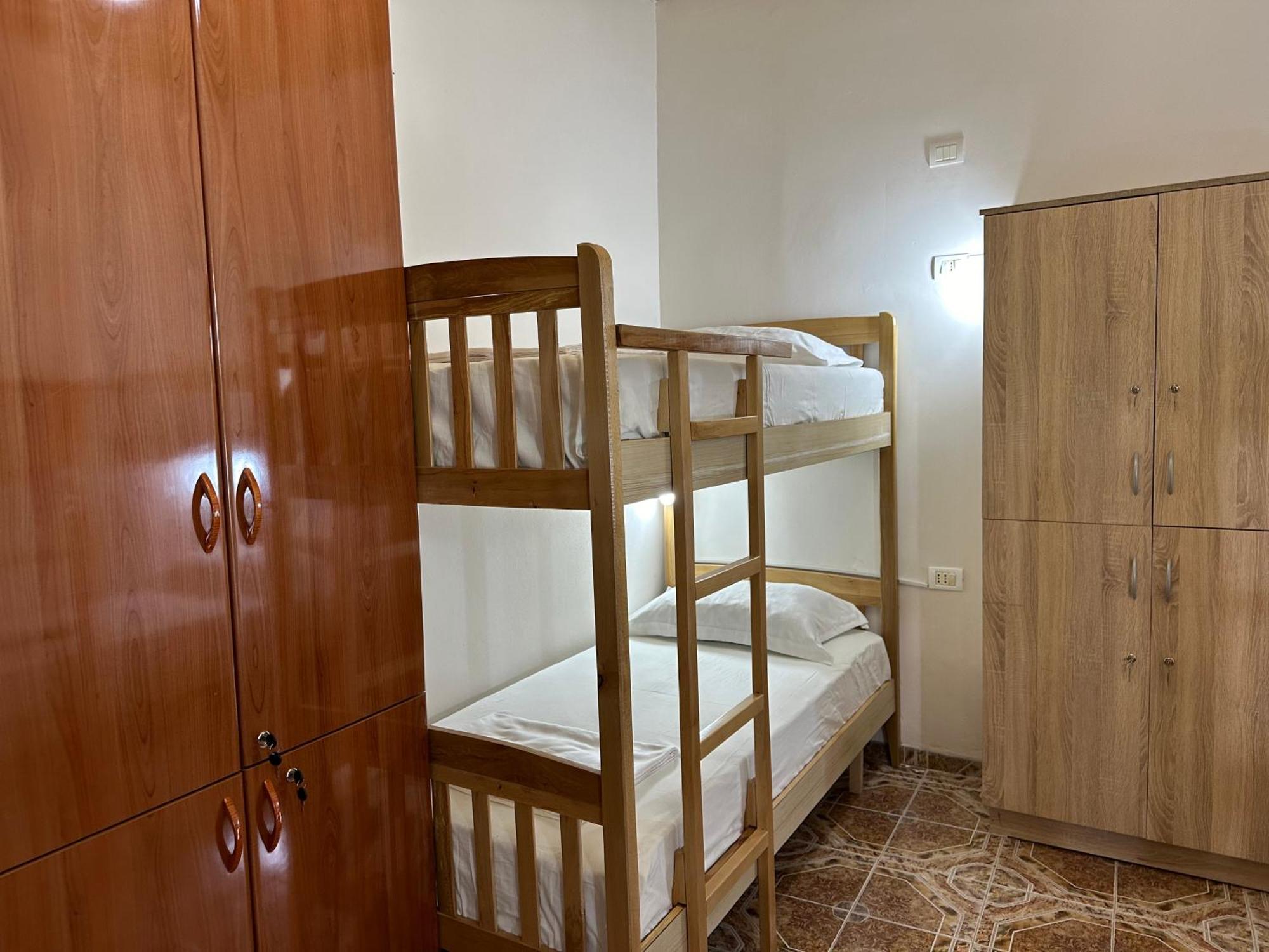 Tirana Lemon Breeze Hostel מראה חיצוני תמונה