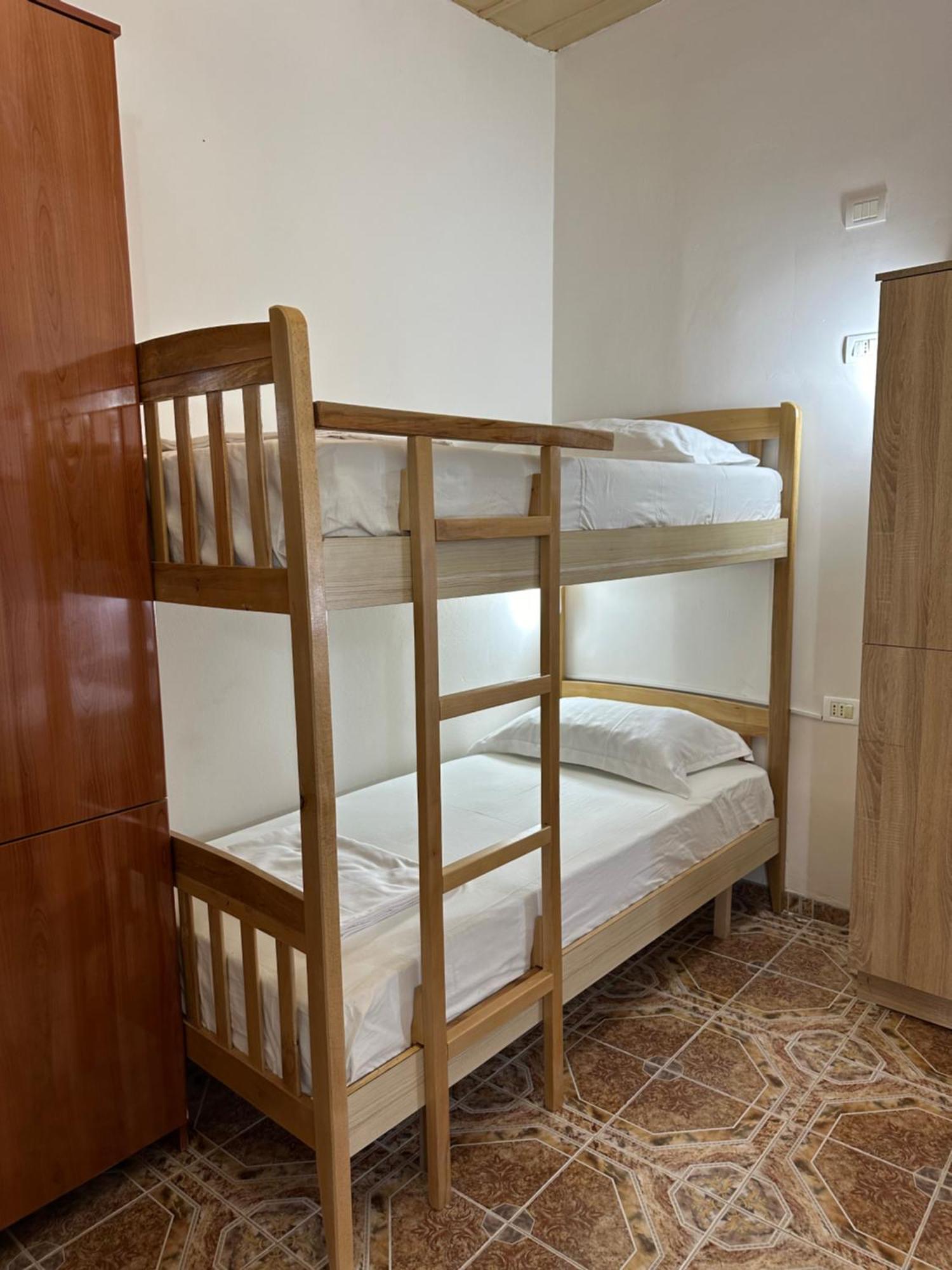 Tirana Lemon Breeze Hostel מראה חיצוני תמונה