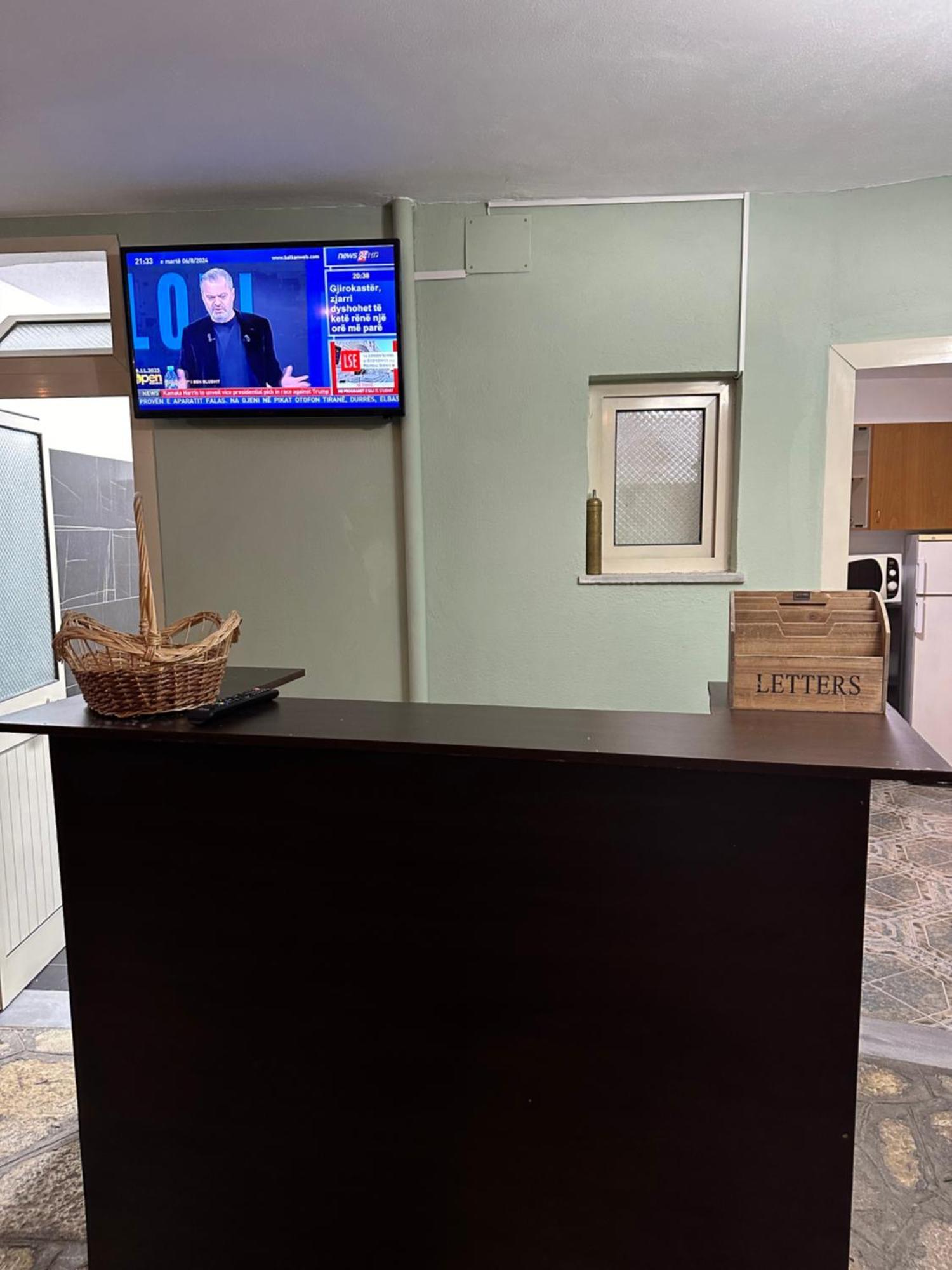 Tirana Lemon Breeze Hostel מראה חיצוני תמונה
