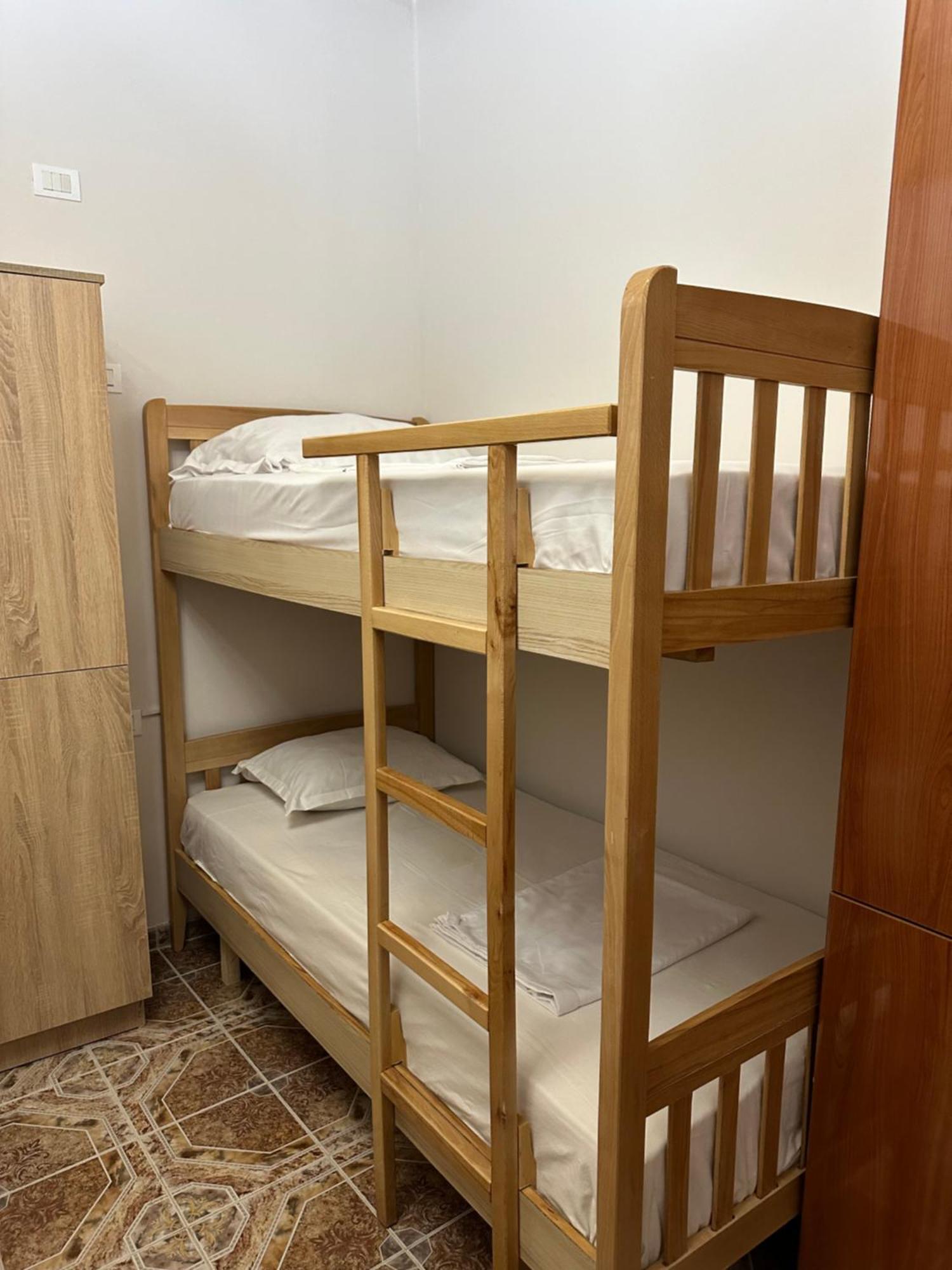 Tirana Lemon Breeze Hostel מראה חיצוני תמונה