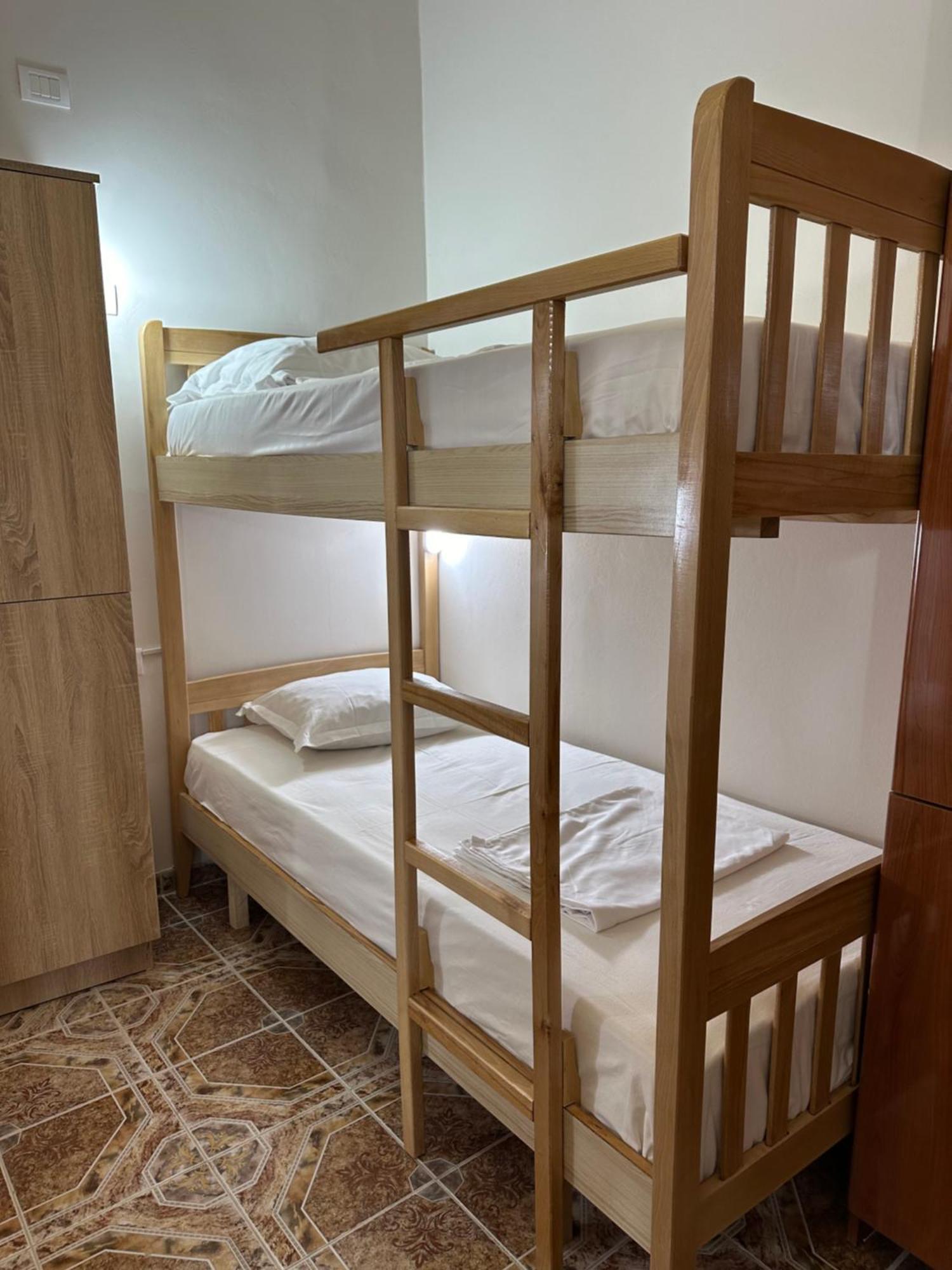 Tirana Lemon Breeze Hostel מראה חיצוני תמונה