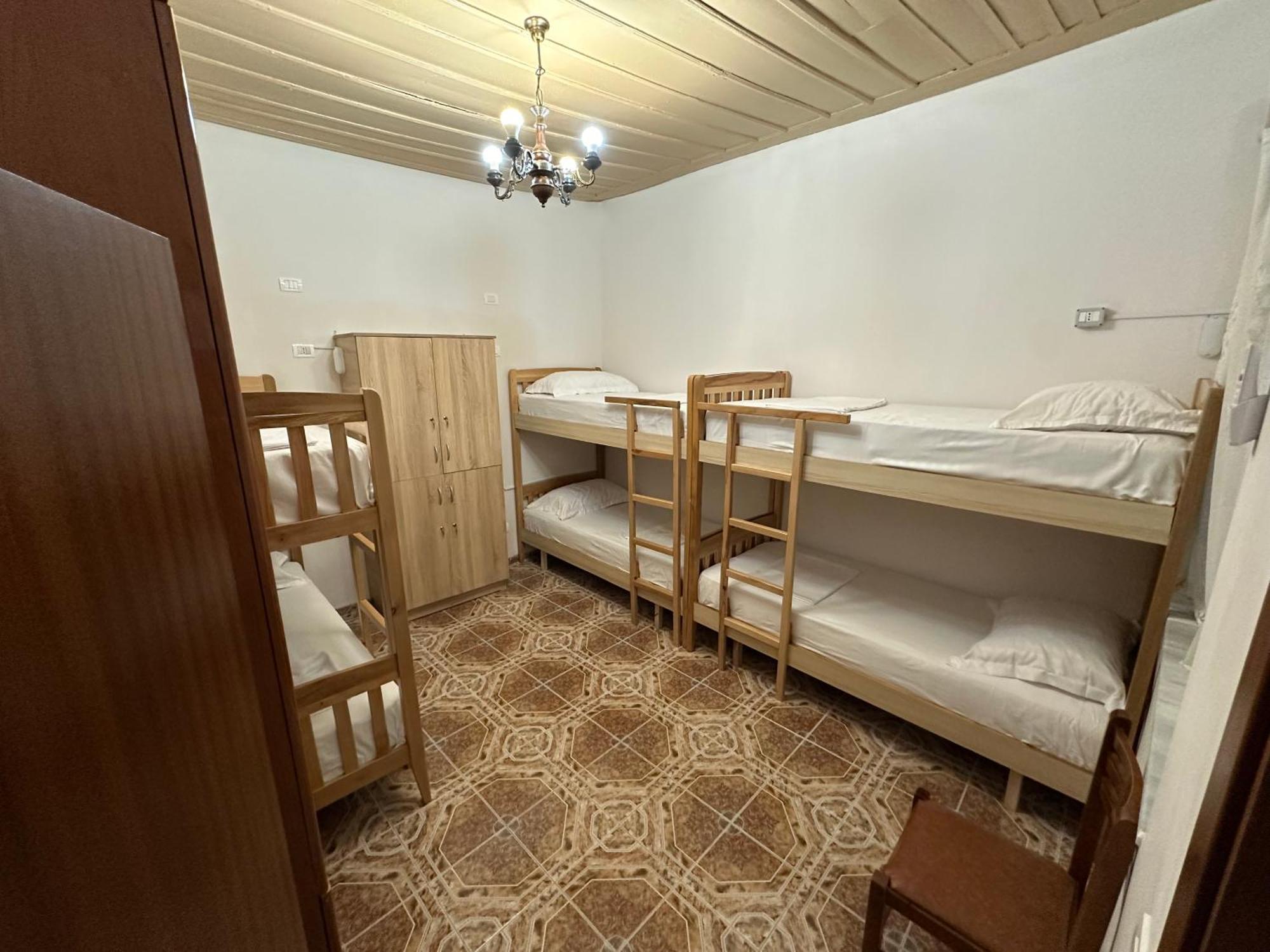 Tirana Lemon Breeze Hostel מראה חיצוני תמונה