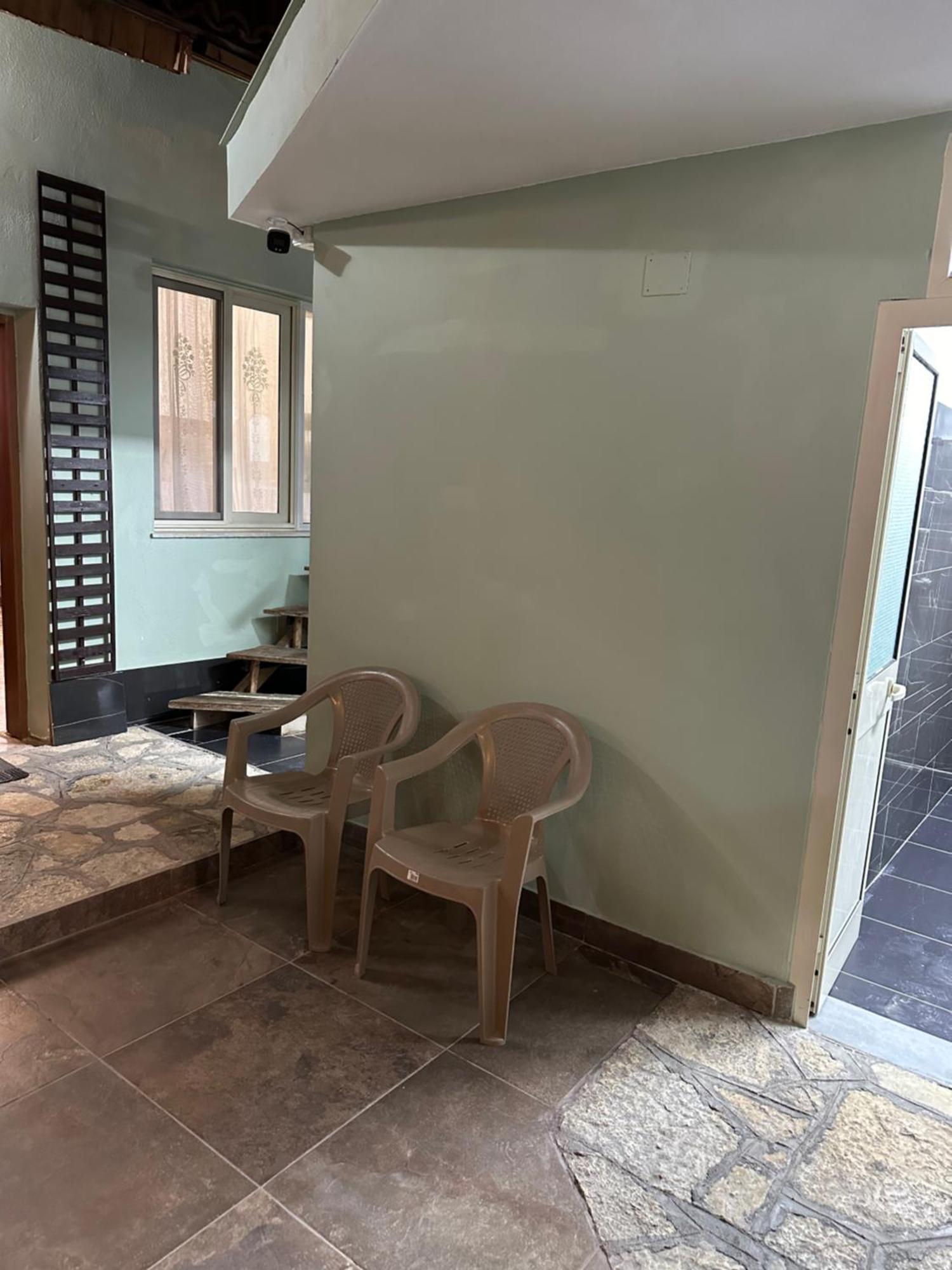 Tirana Lemon Breeze Hostel מראה חיצוני תמונה