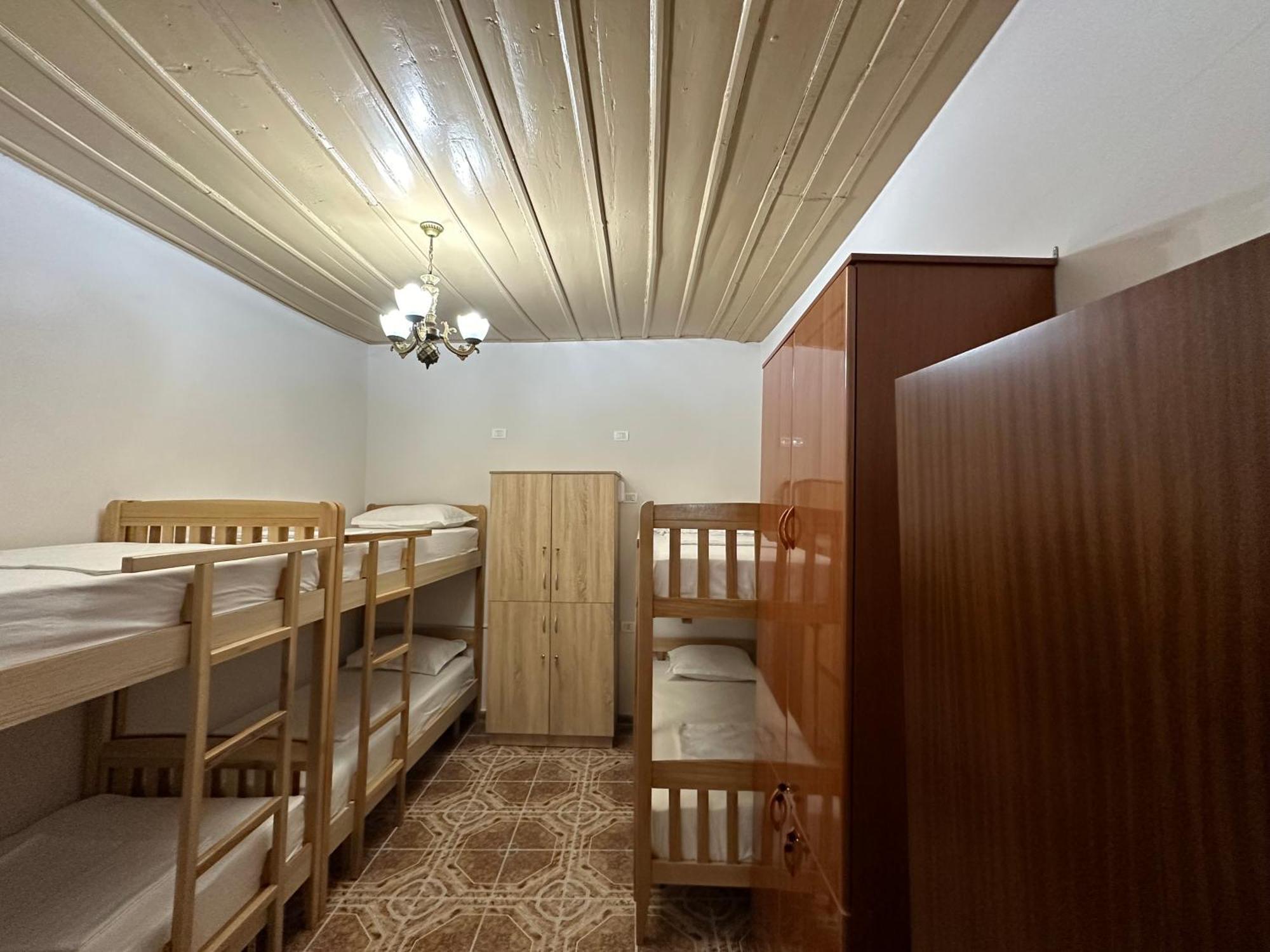 Tirana Lemon Breeze Hostel מראה חיצוני תמונה