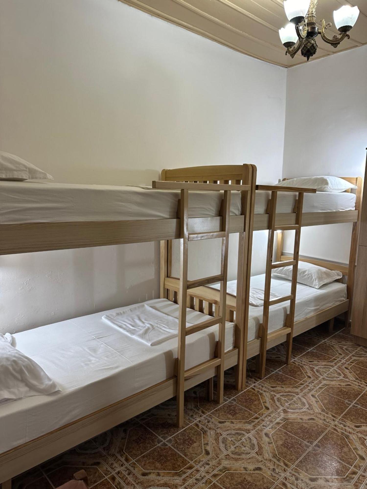 Tirana Lemon Breeze Hostel מראה חיצוני תמונה