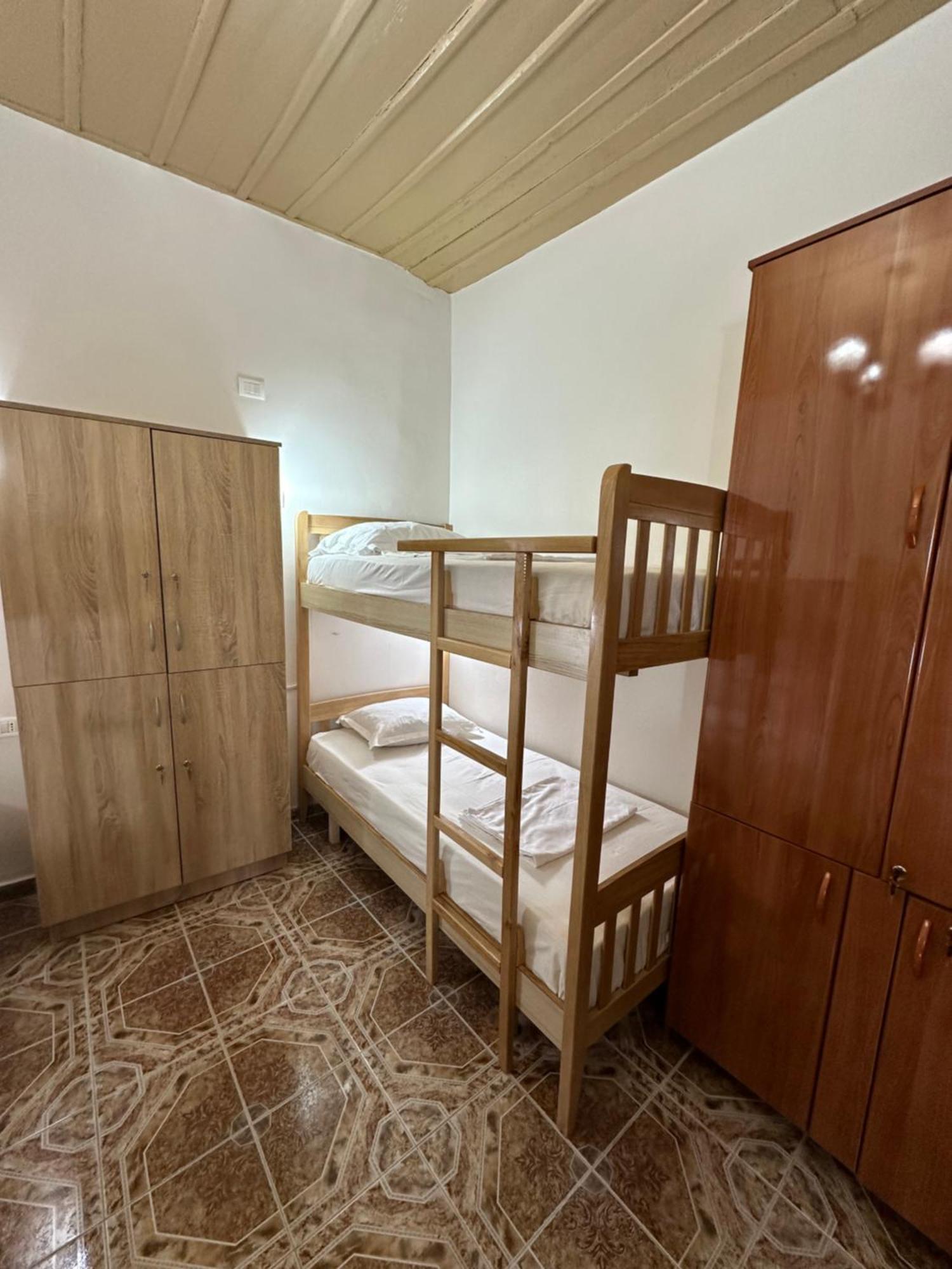 Tirana Lemon Breeze Hostel מראה חיצוני תמונה