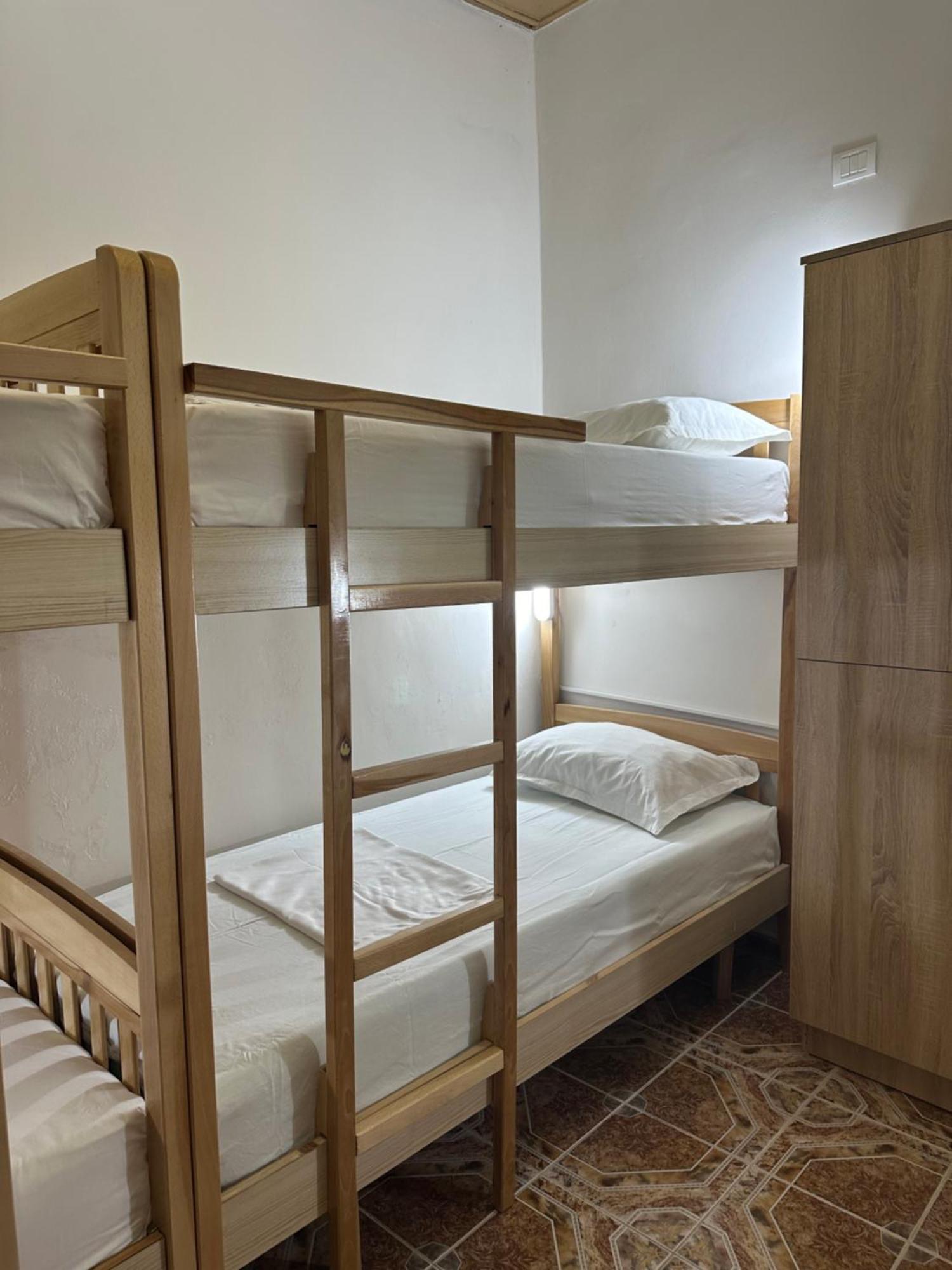 Tirana Lemon Breeze Hostel מראה חיצוני תמונה