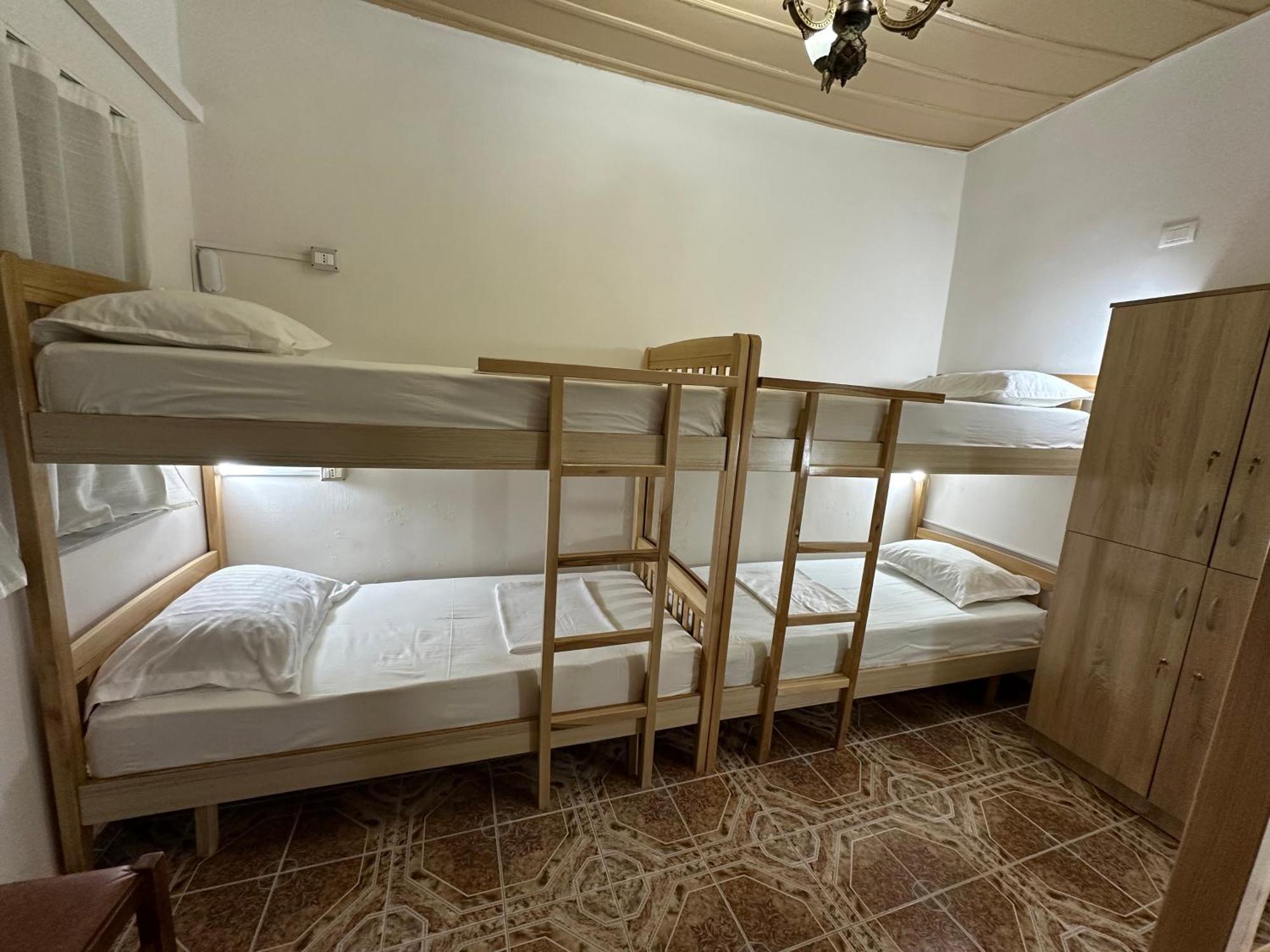 Tirana Lemon Breeze Hostel מראה חיצוני תמונה