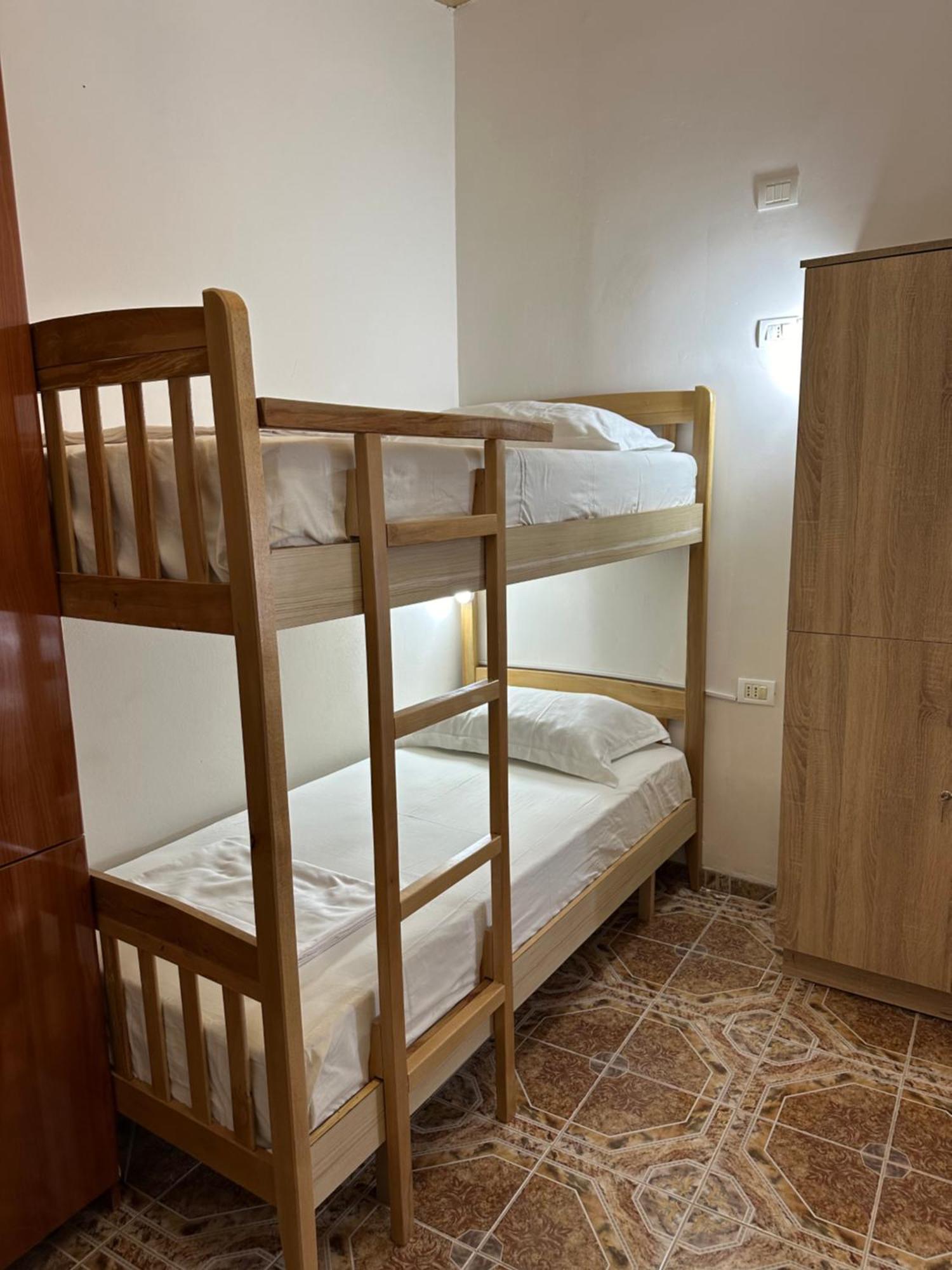 Tirana Lemon Breeze Hostel מראה חיצוני תמונה