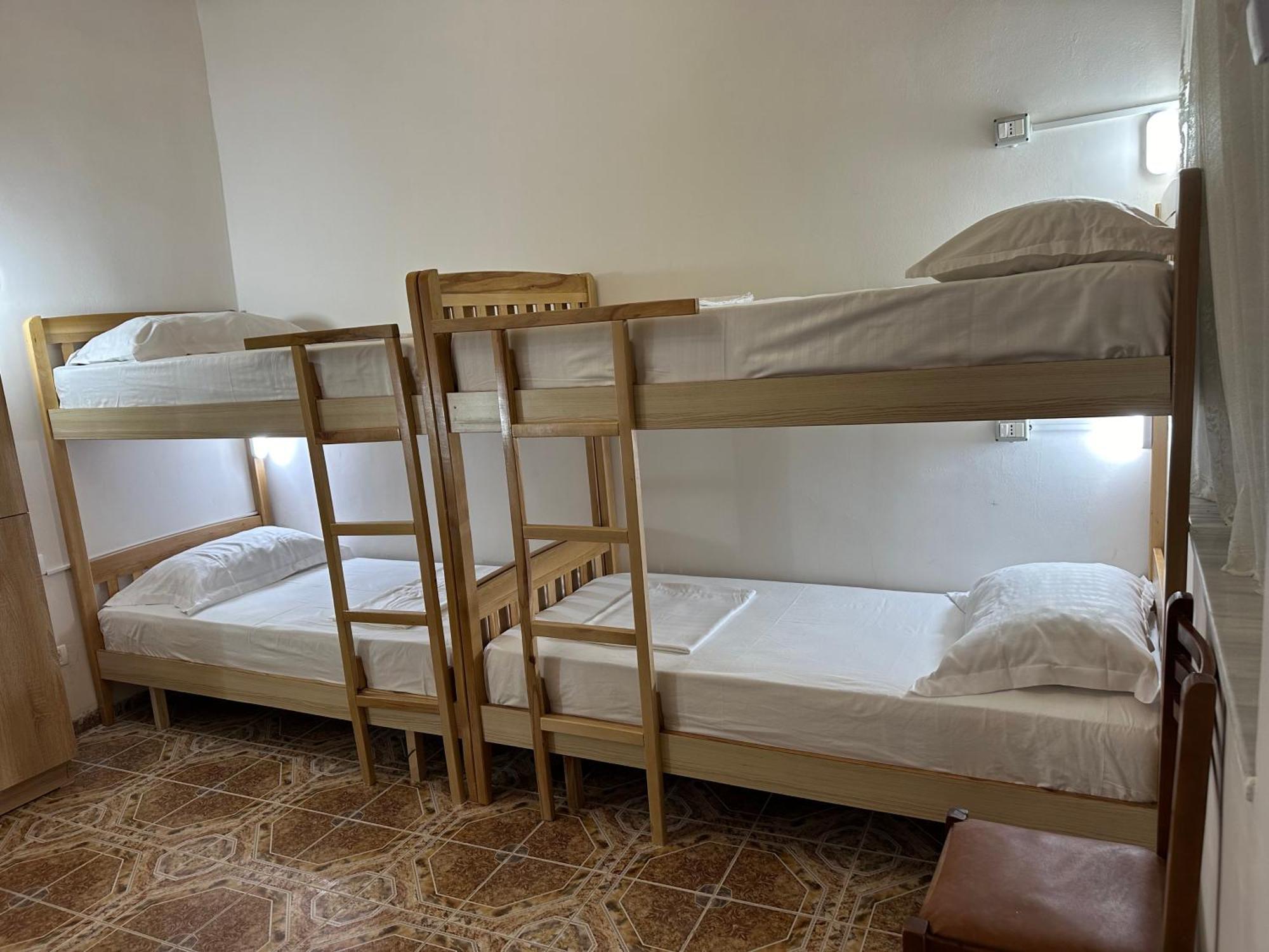 Tirana Lemon Breeze Hostel מראה חיצוני תמונה