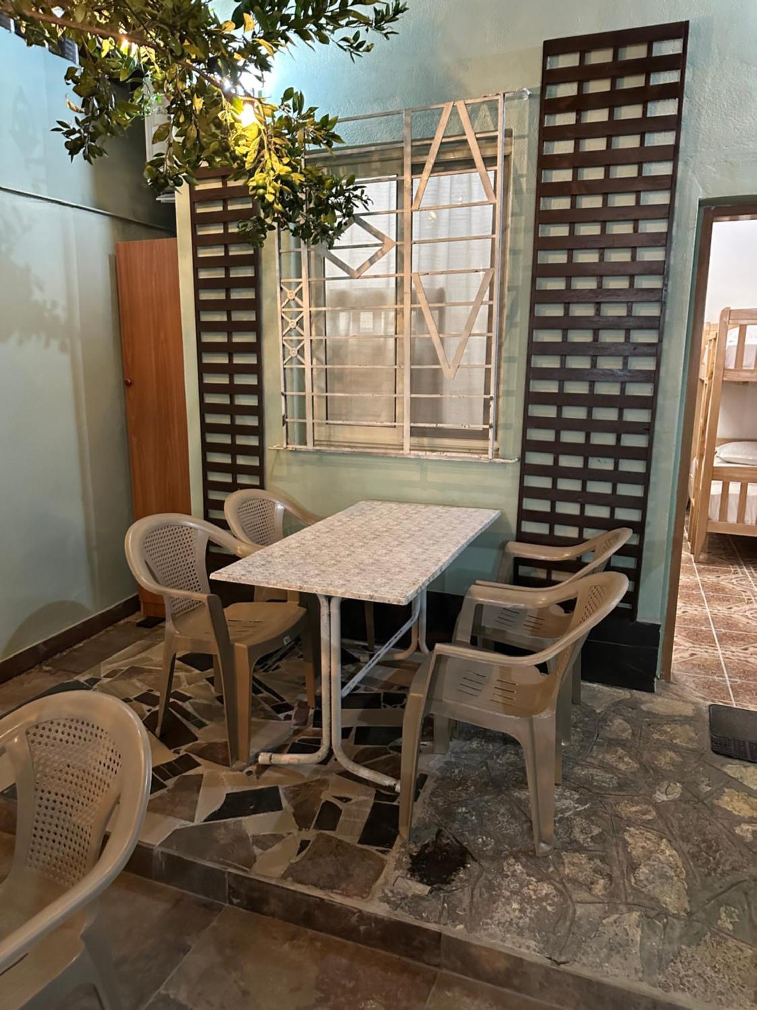 Tirana Lemon Breeze Hostel מראה חיצוני תמונה