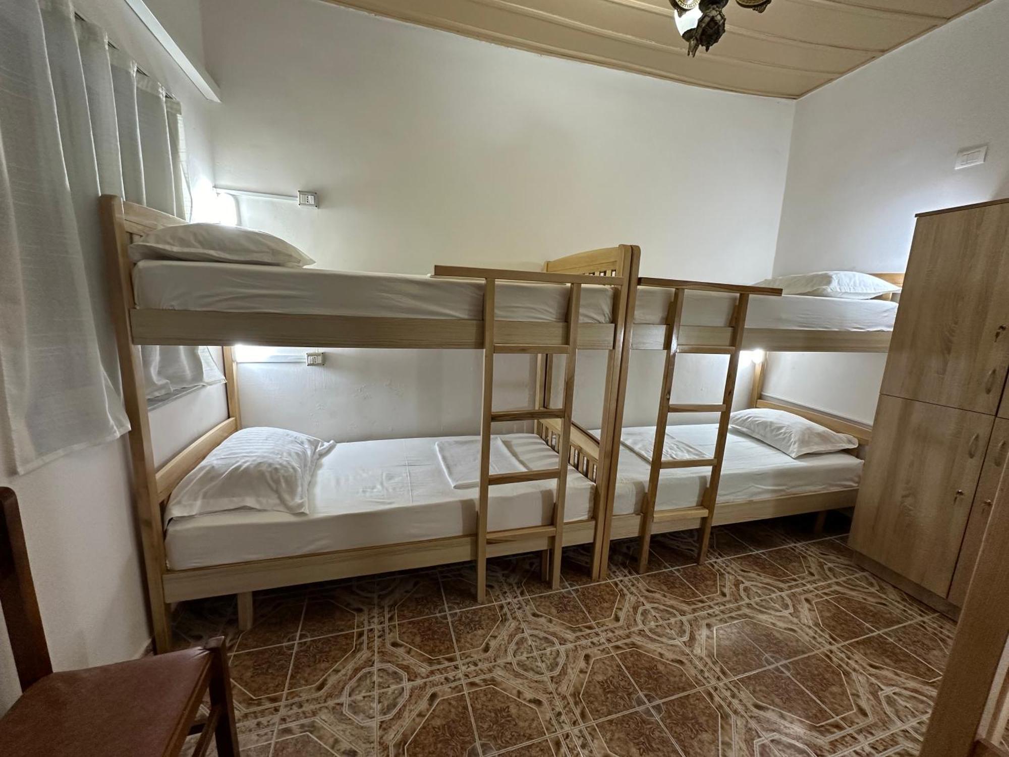 Tirana Lemon Breeze Hostel מראה חיצוני תמונה