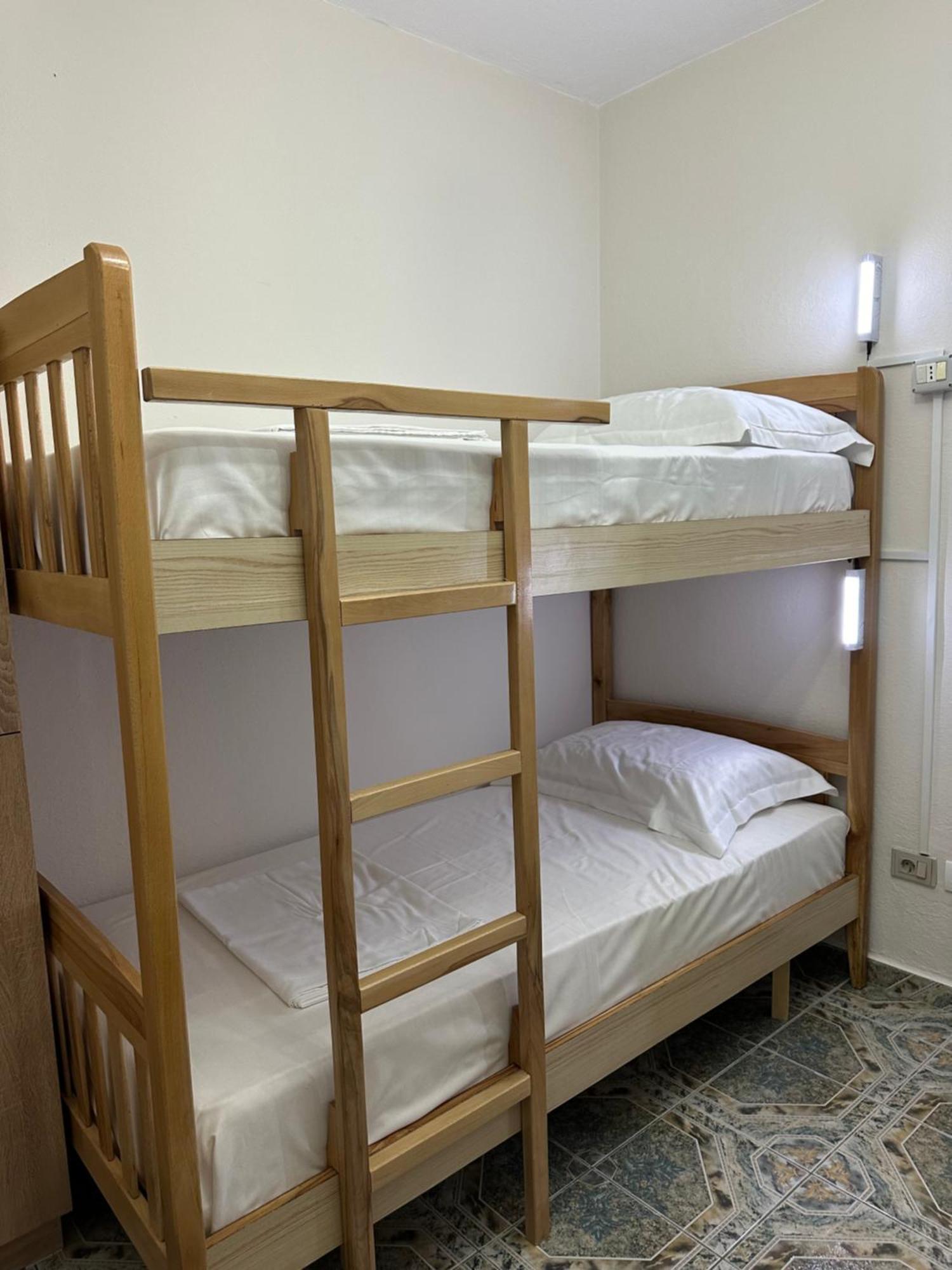 Tirana Lemon Breeze Hostel מראה חיצוני תמונה