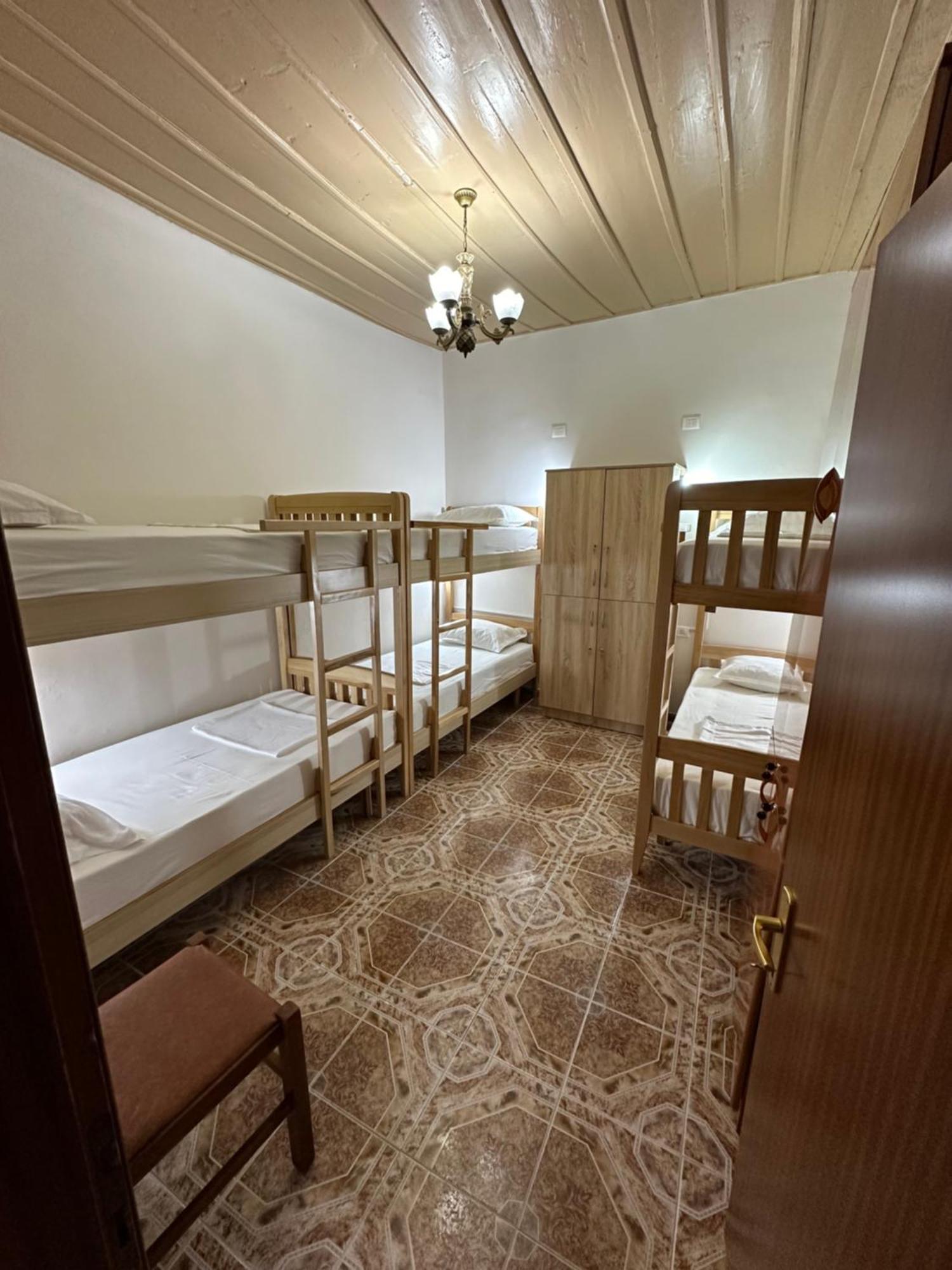 Tirana Lemon Breeze Hostel מראה חיצוני תמונה