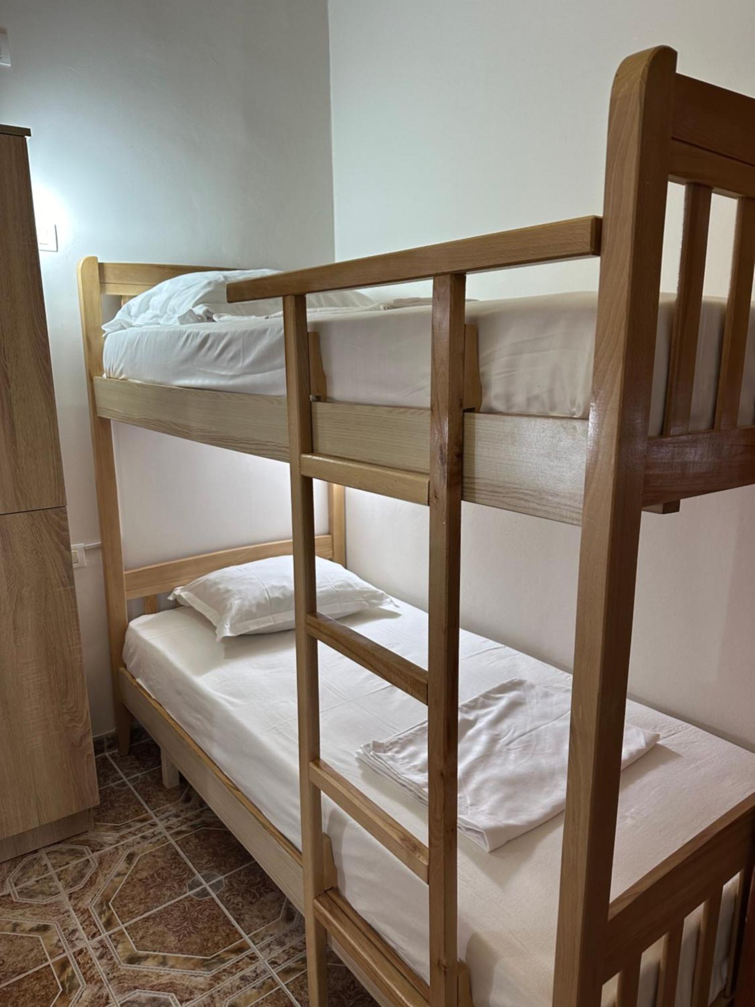 Tirana Lemon Breeze Hostel מראה חיצוני תמונה