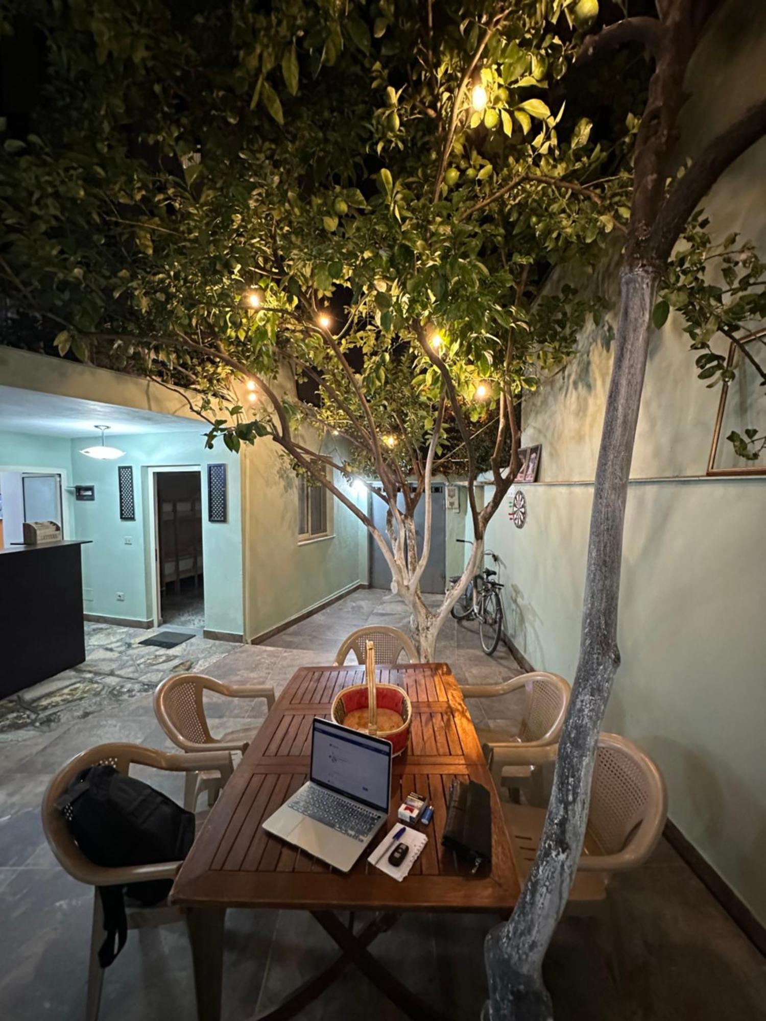 Tirana Lemon Breeze Hostel מראה חיצוני תמונה