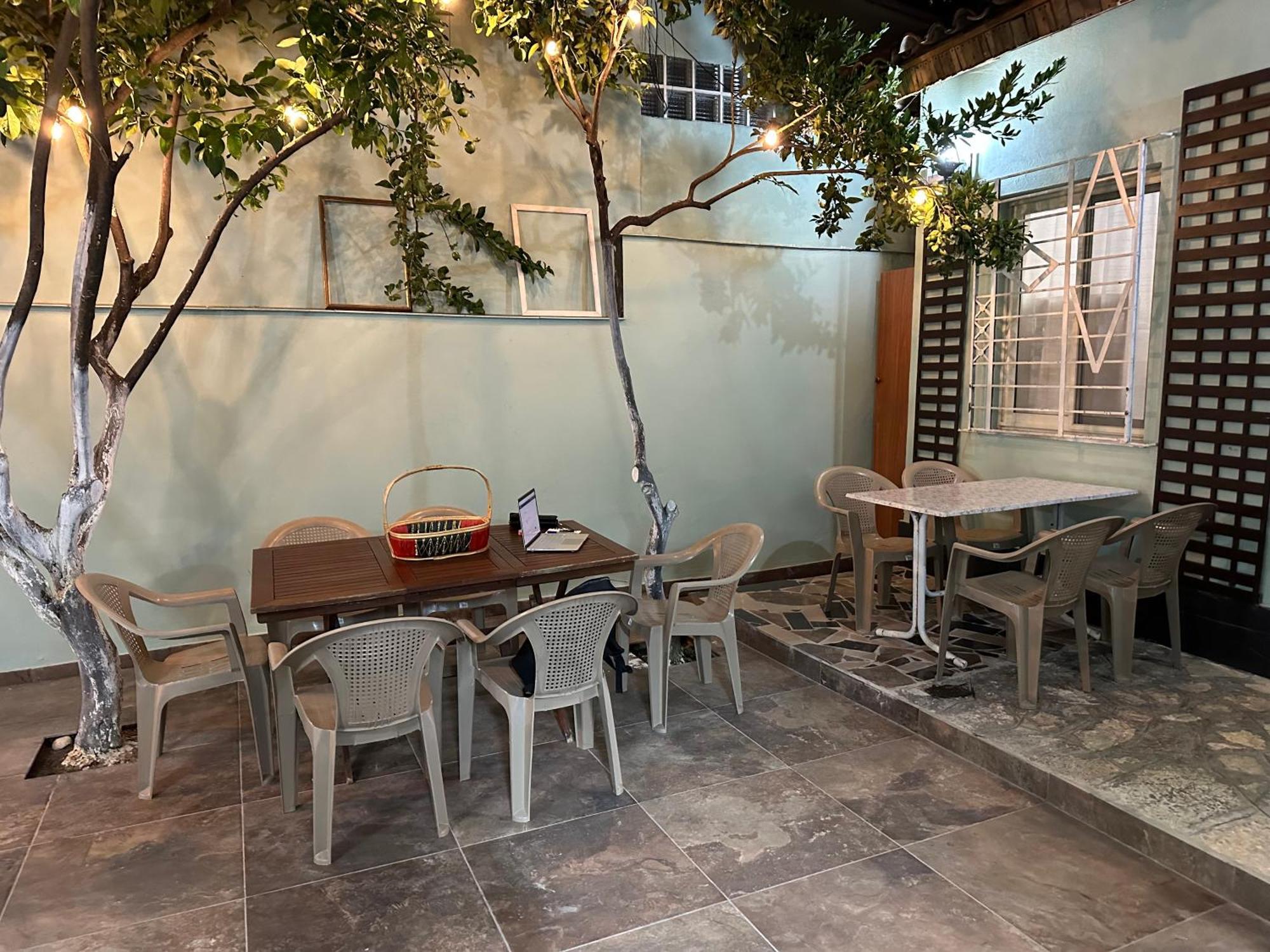 Tirana Lemon Breeze Hostel מראה חיצוני תמונה