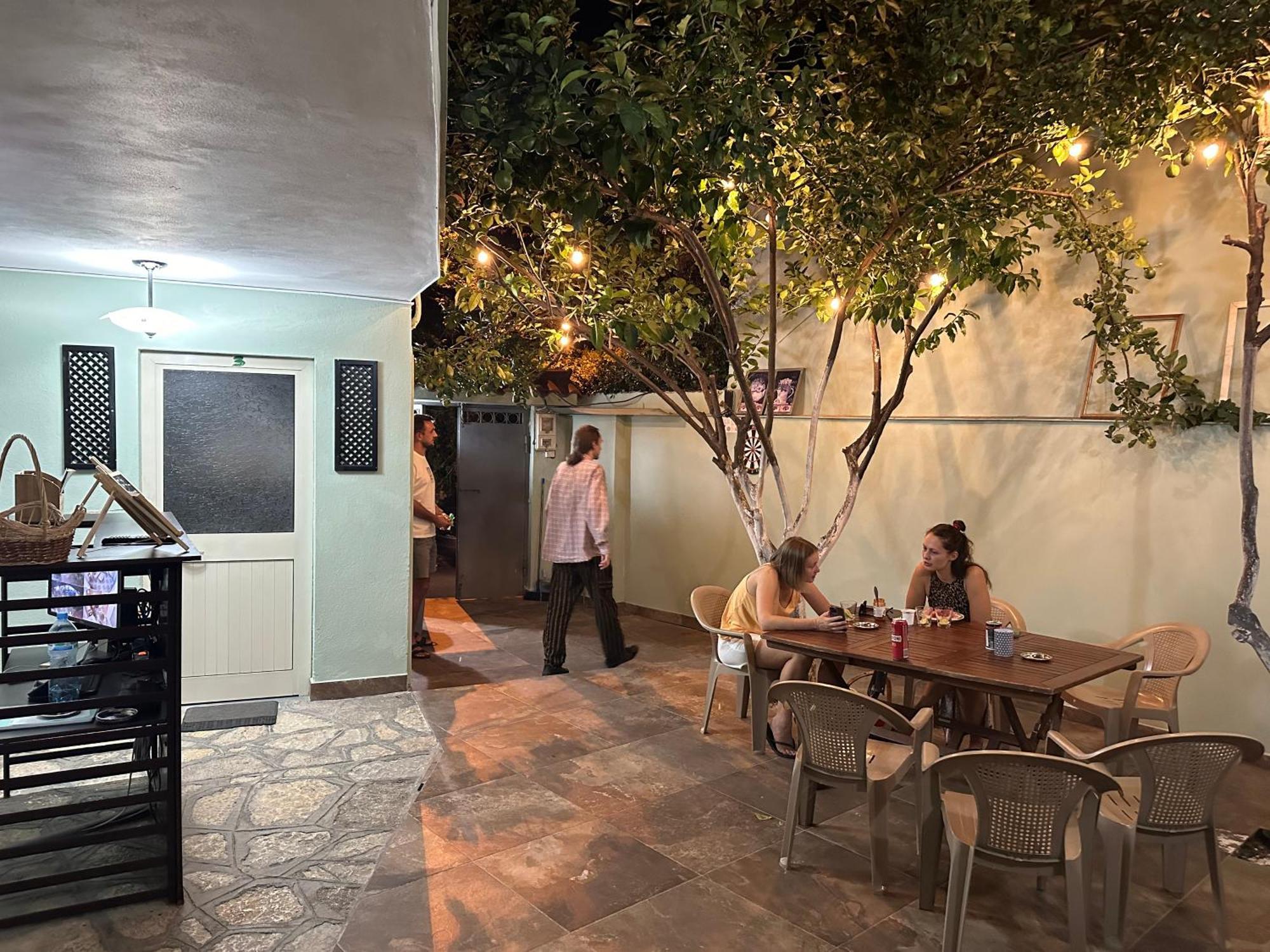 Tirana Lemon Breeze Hostel מראה חיצוני תמונה