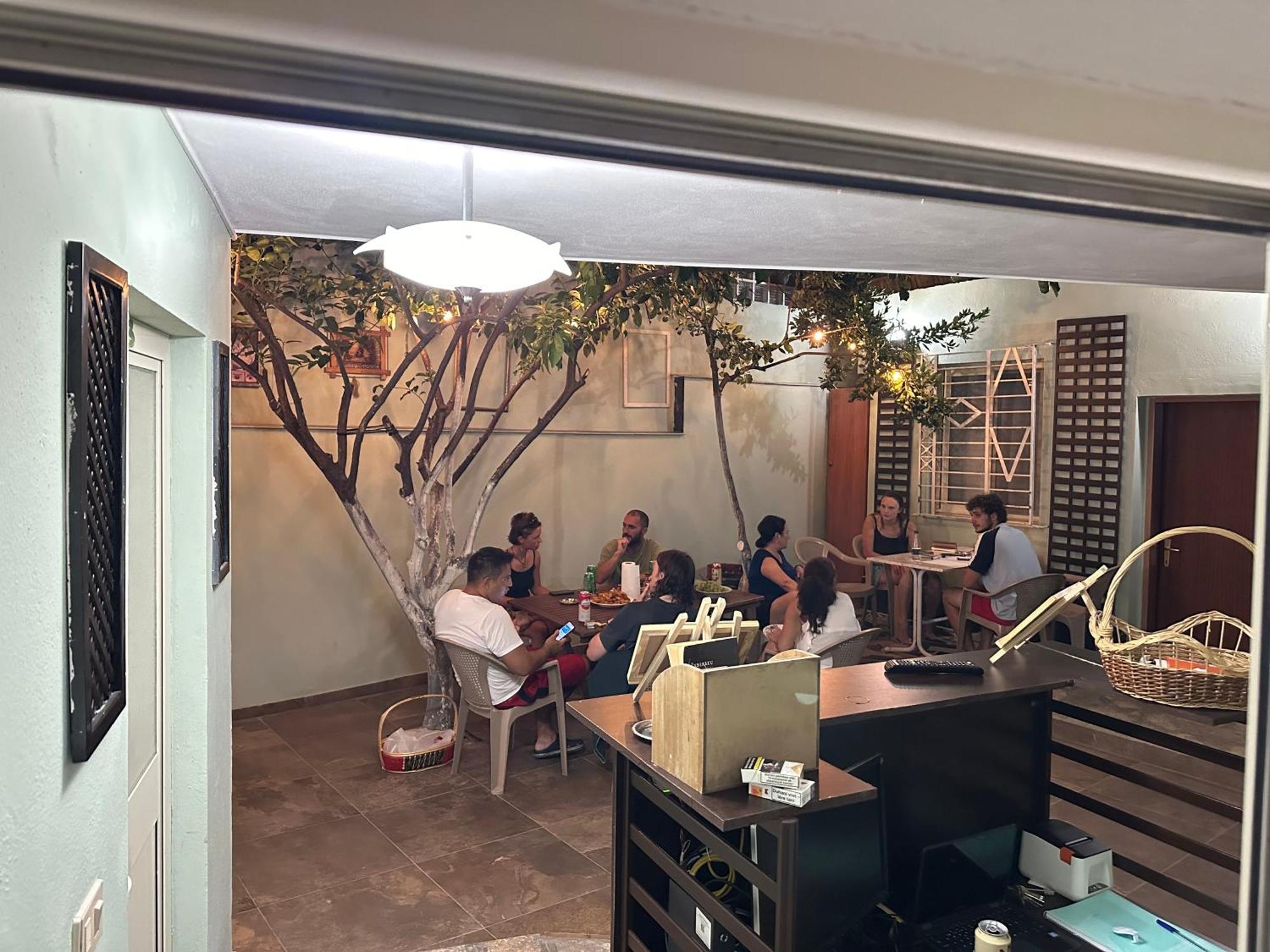 Tirana Lemon Breeze Hostel מראה חיצוני תמונה