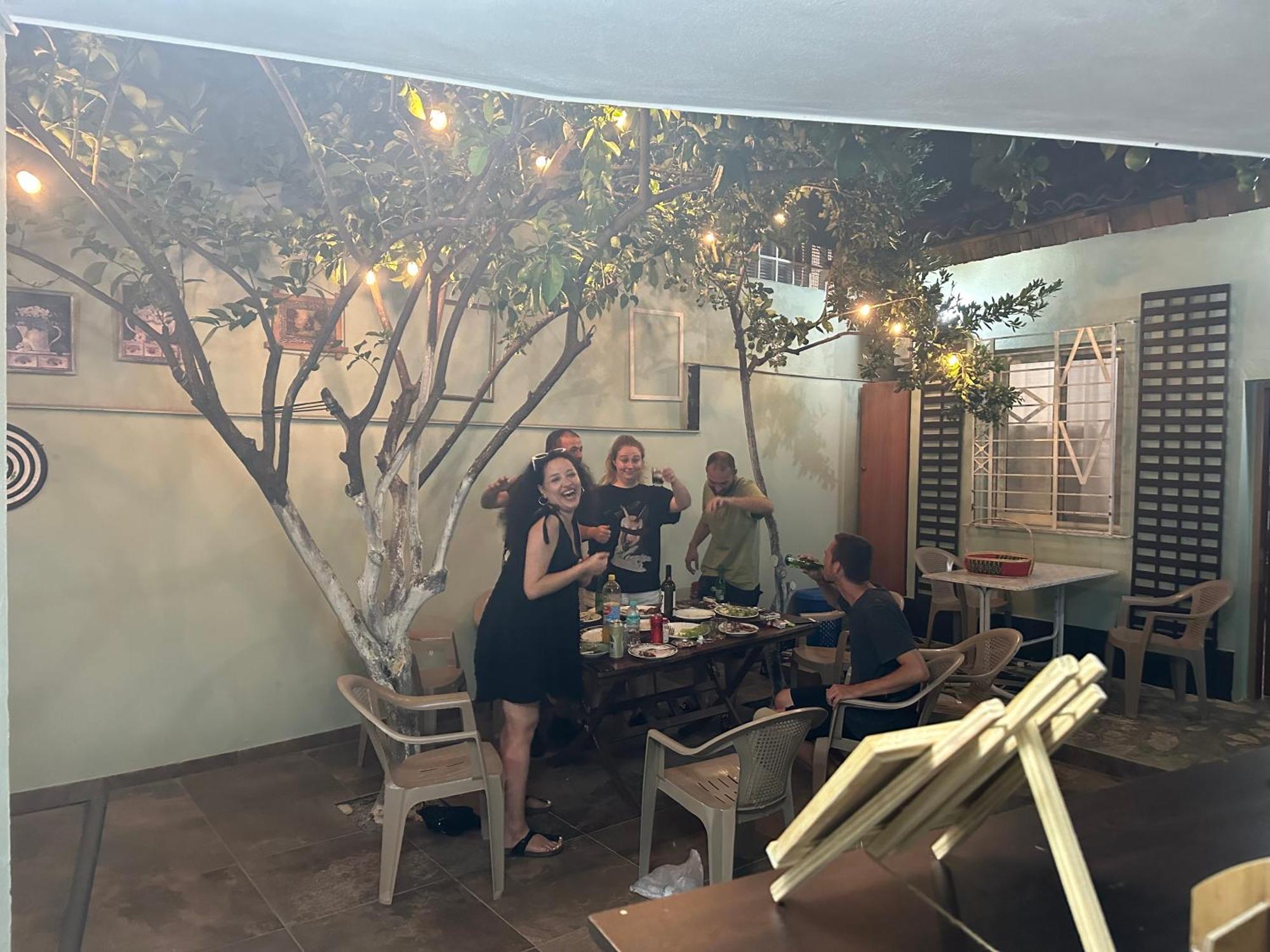 Tirana Lemon Breeze Hostel מראה חיצוני תמונה