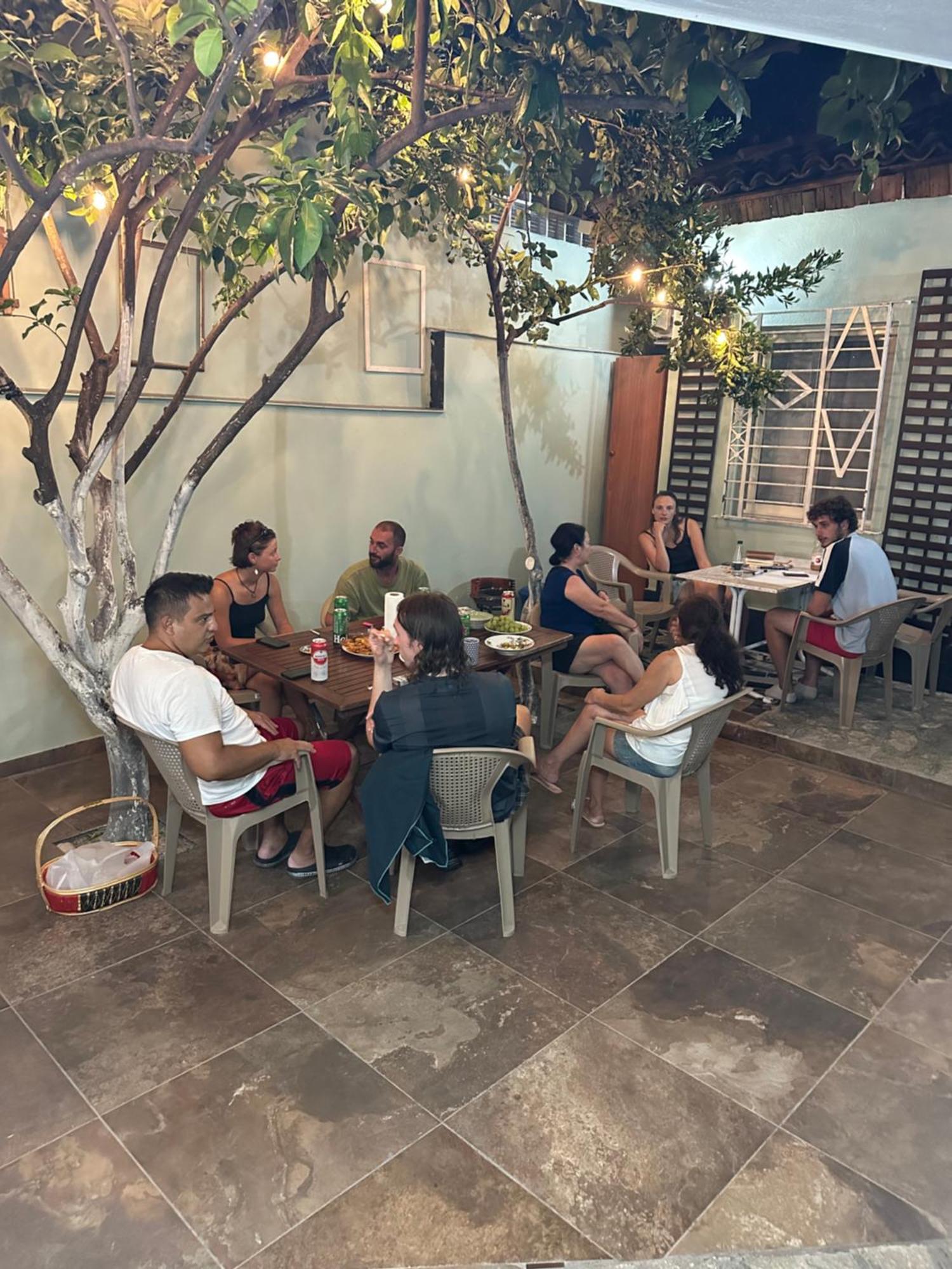 Tirana Lemon Breeze Hostel מראה חיצוני תמונה