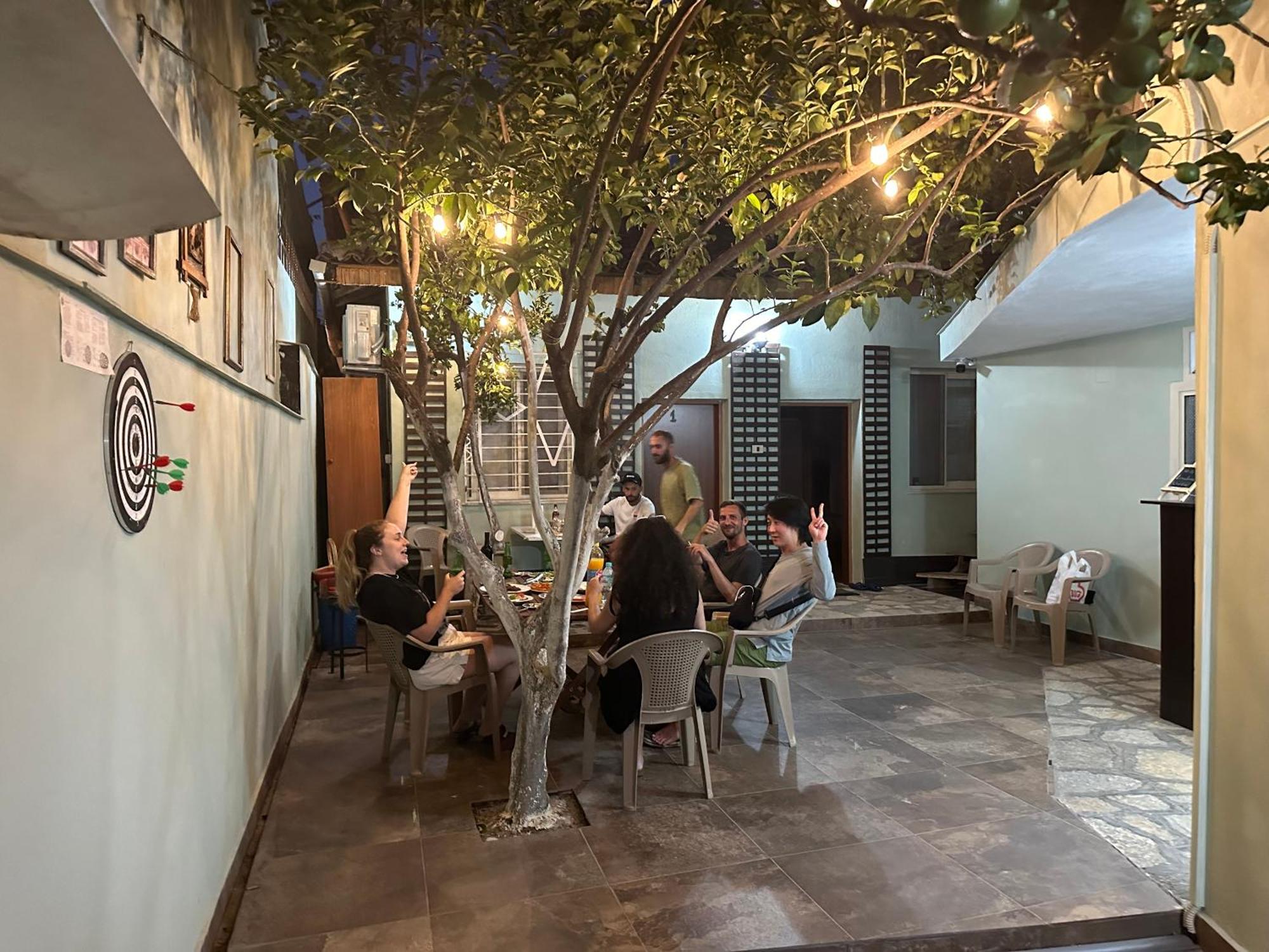 Tirana Lemon Breeze Hostel מראה חיצוני תמונה