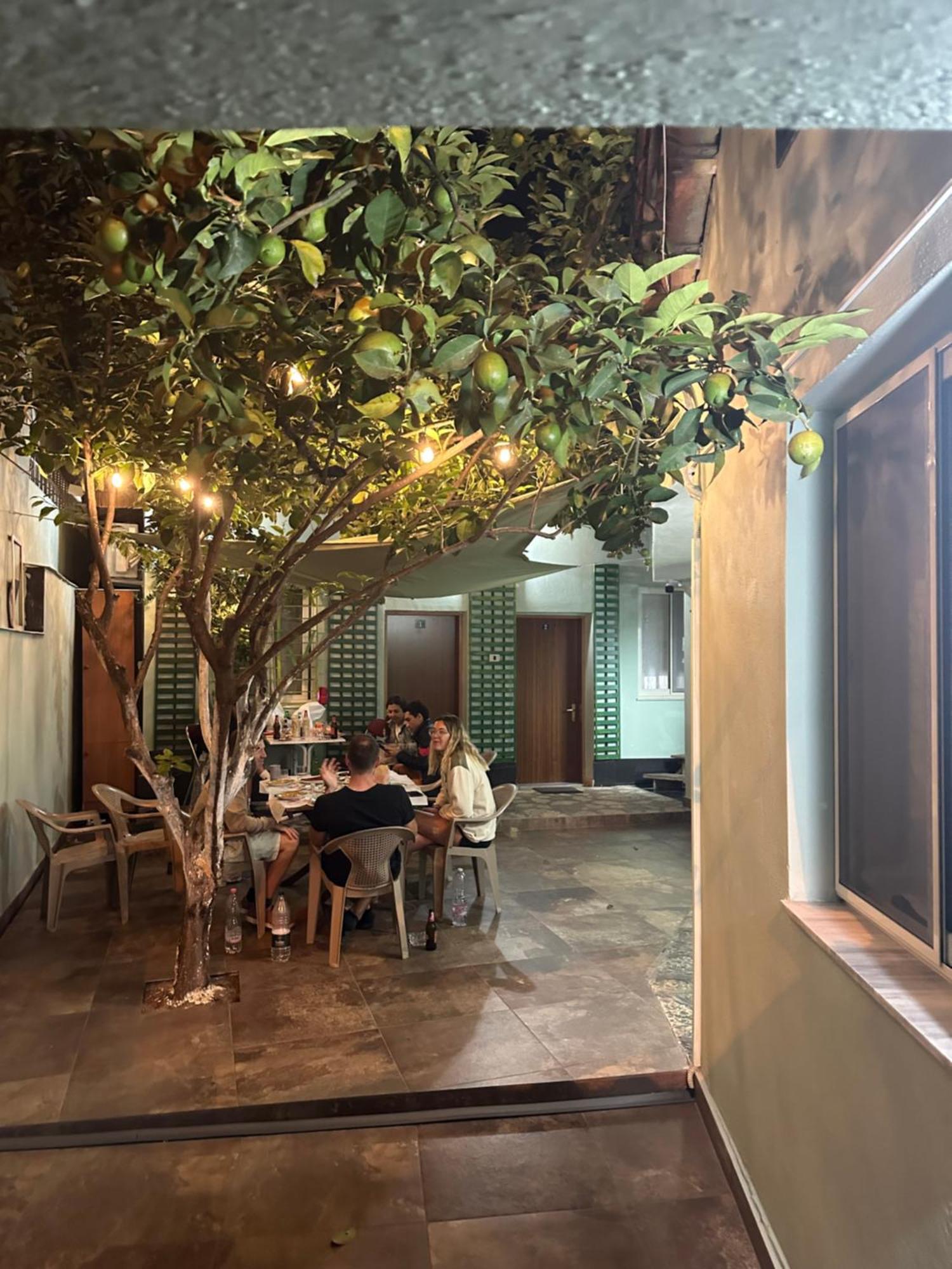 Tirana Lemon Breeze Hostel מראה חיצוני תמונה